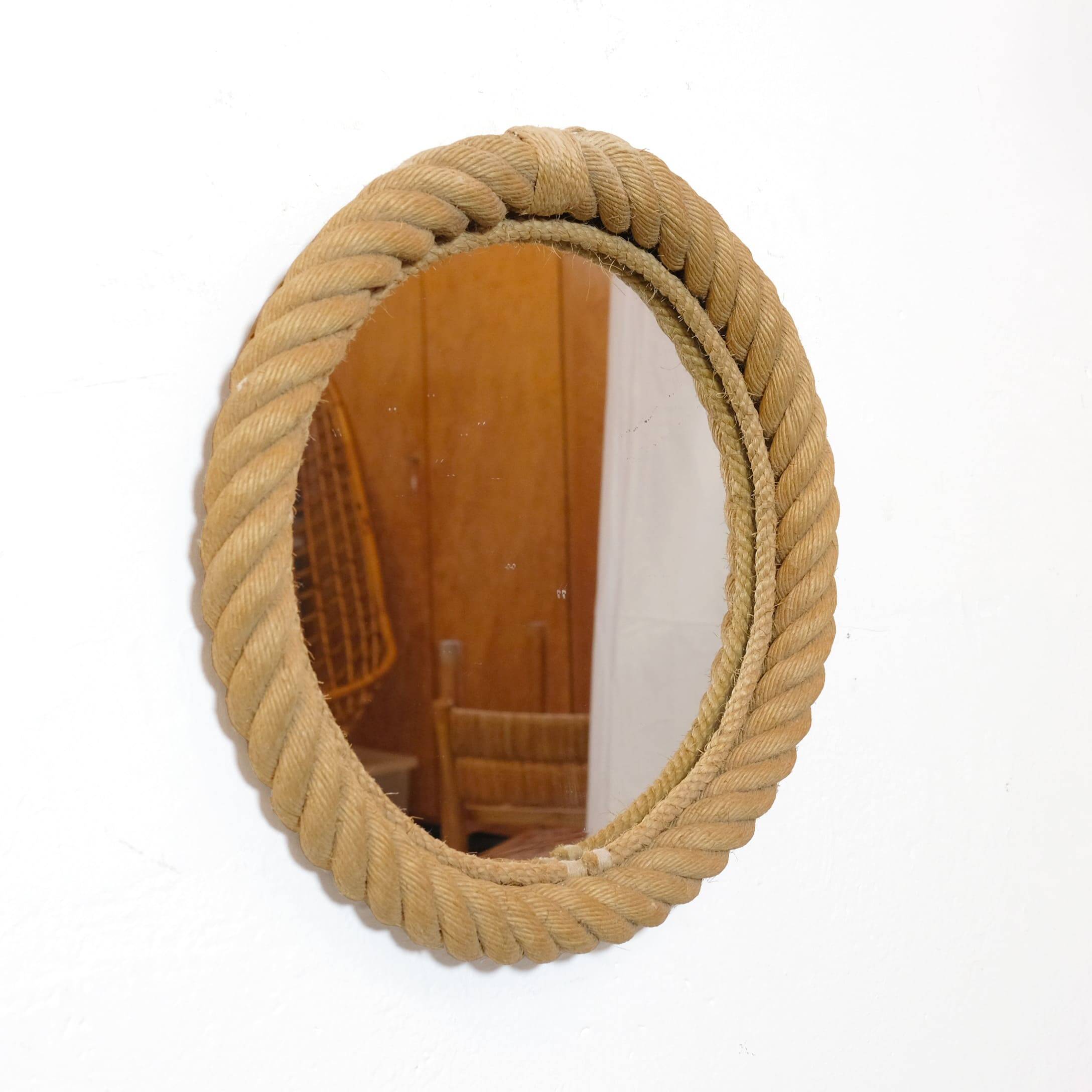 Round mirror with a rope frame, 35 cm.