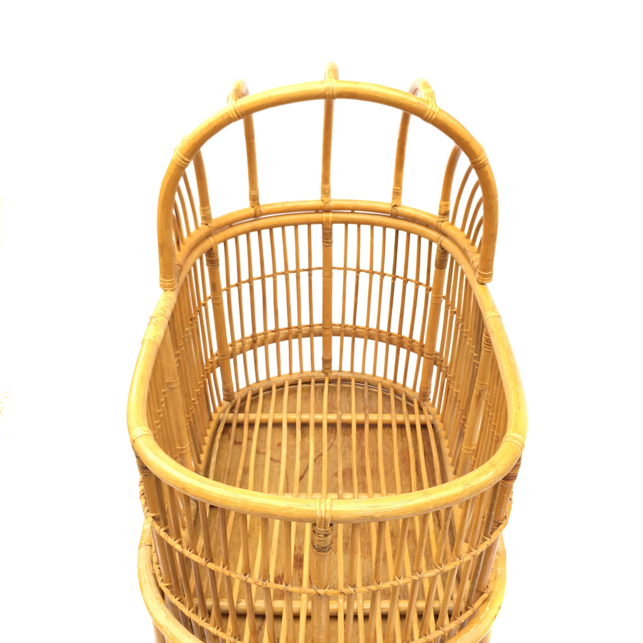 Berceau en rotin vintage pour bébé