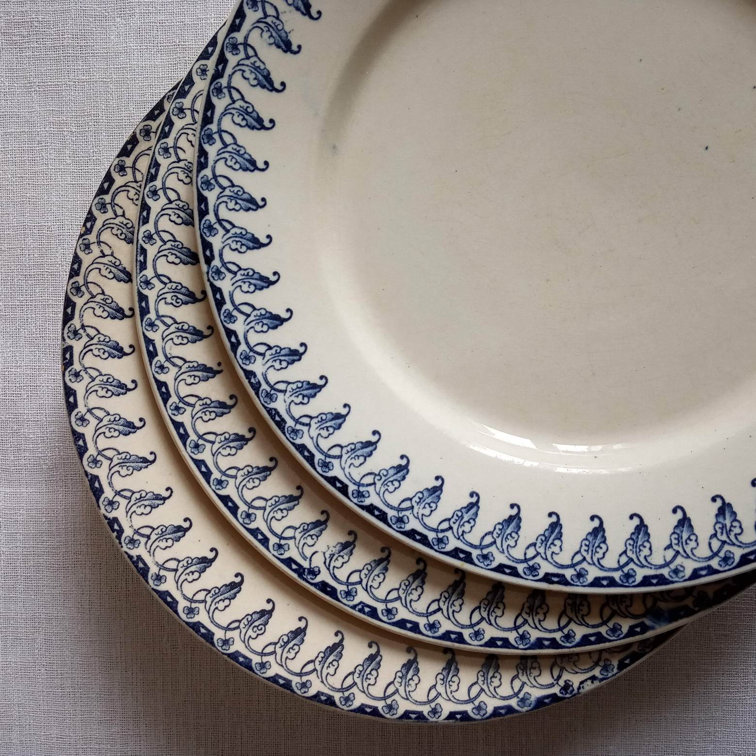 3 old flat plates, Gien, Vezelay blue décor