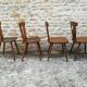 Chaises de bistrot dépareillées