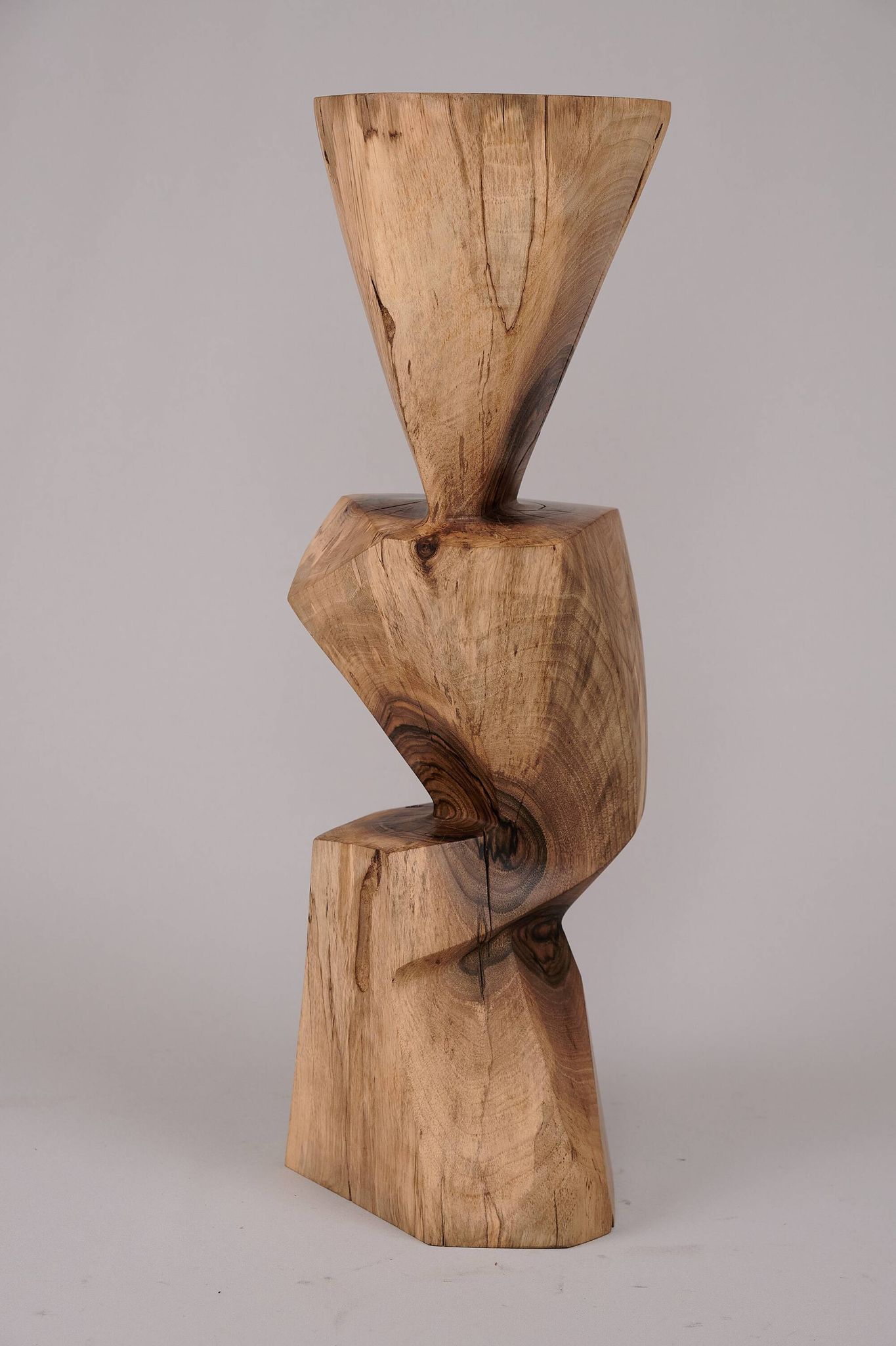 Table d’appoint sculpturale en bois massif, design contemporain original, logniture