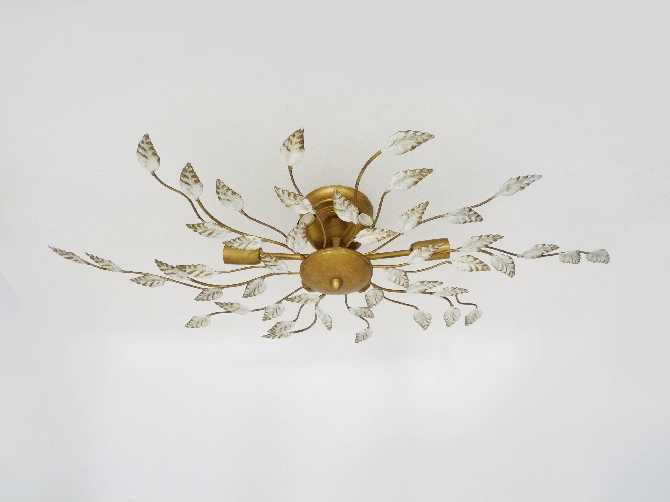 Vintage ceiling light in gold metal with foliage decoration. 6-light ceiling light.