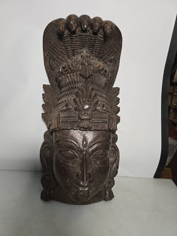 Ancienne Sculpture masque indien en bois sculpté divinité au Cobra