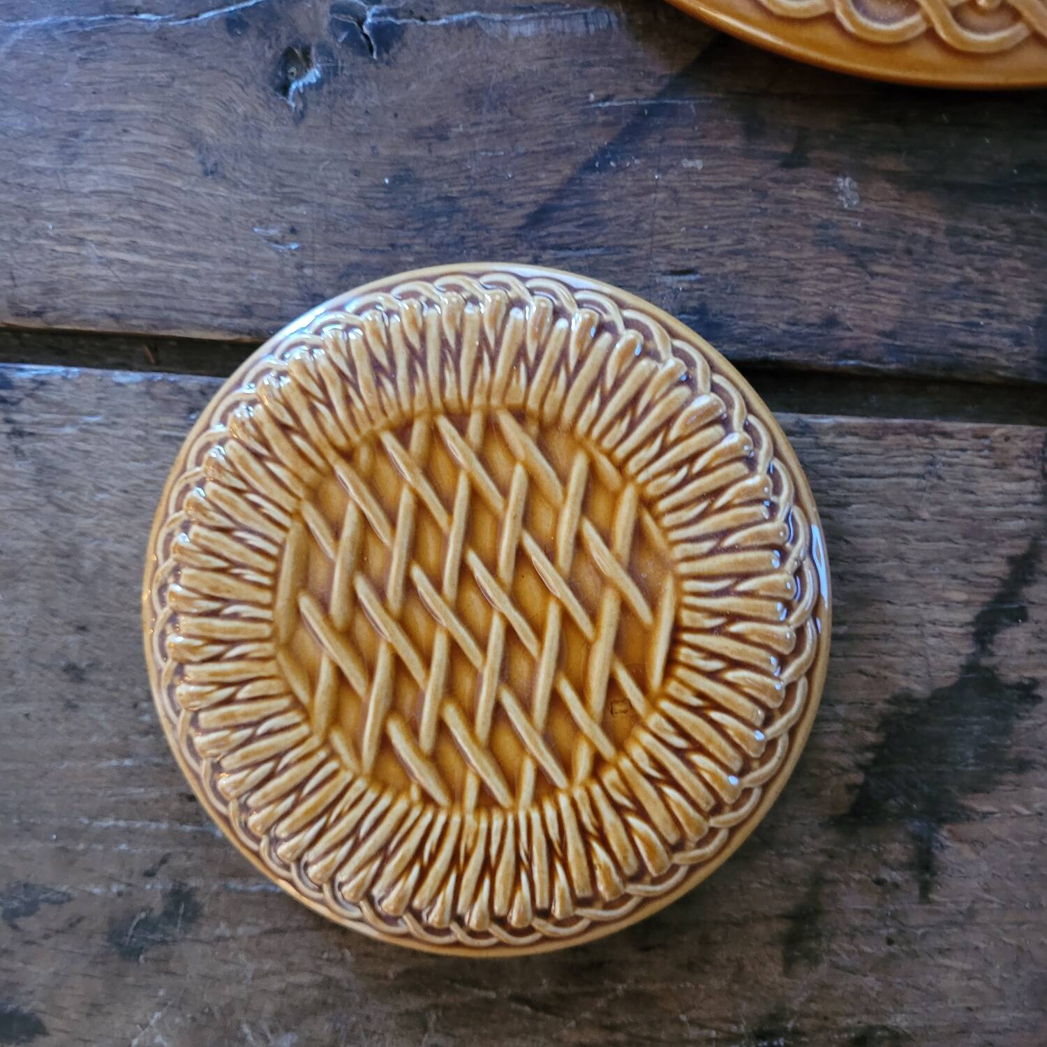 Lot Gien – Earthenware trivet and 2 bottle coasters