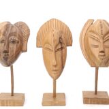 Six masques Africains soclés à poser en bois, années 70