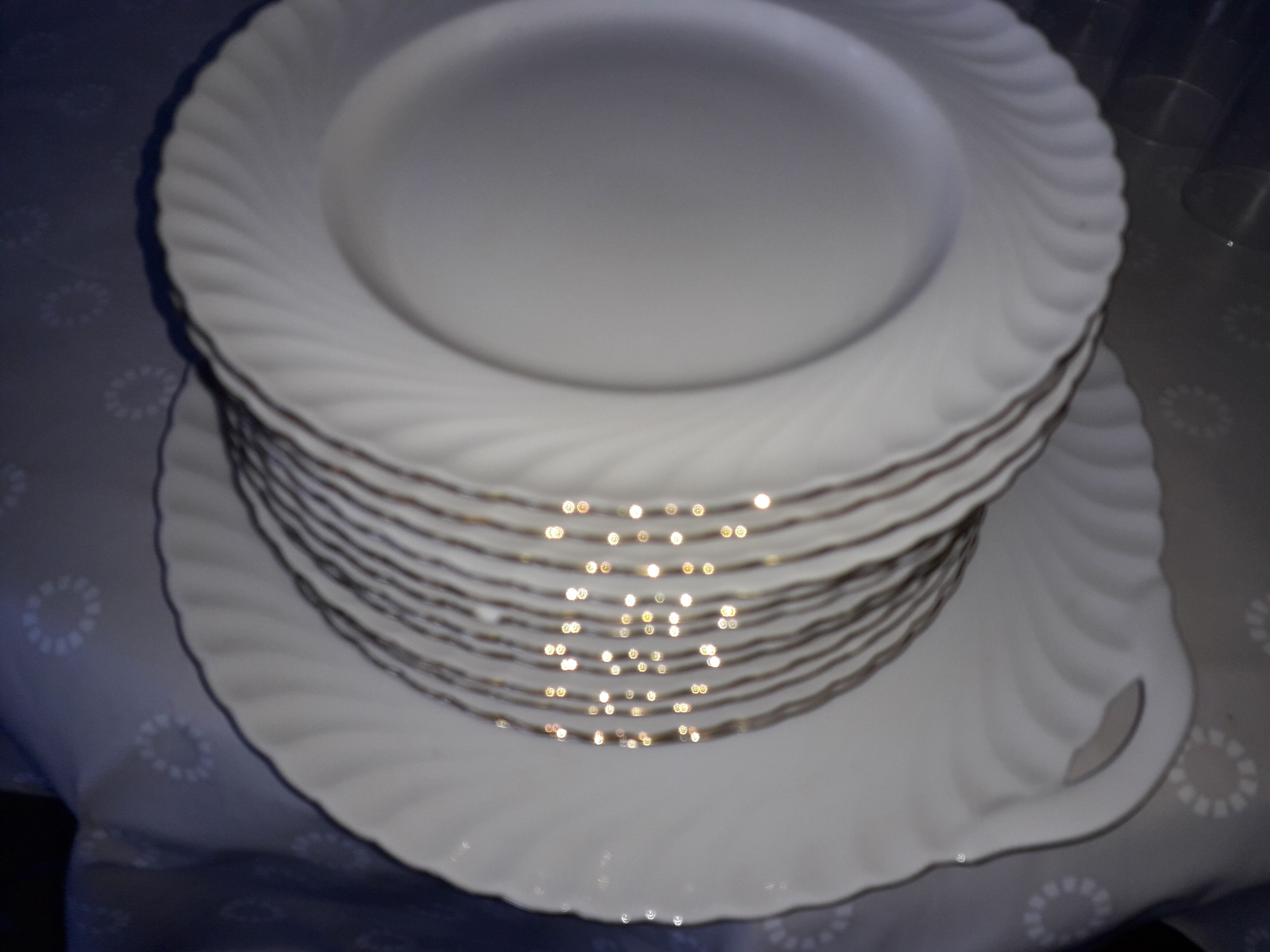 Porcelain dessert plates with cake dish
