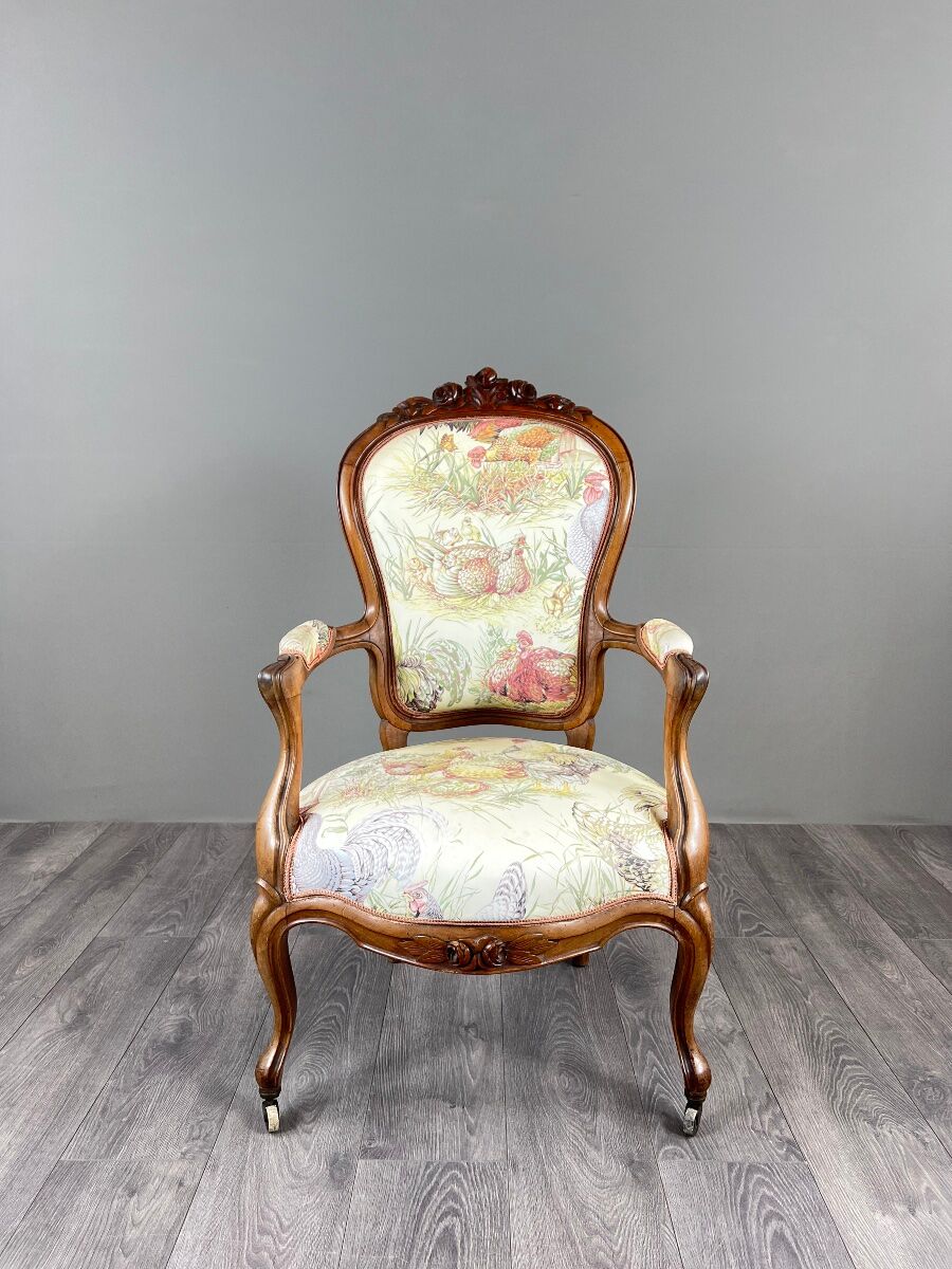 Fauteuil ancien en bois sculpté, époque Napoléon III, XIXe Siècle