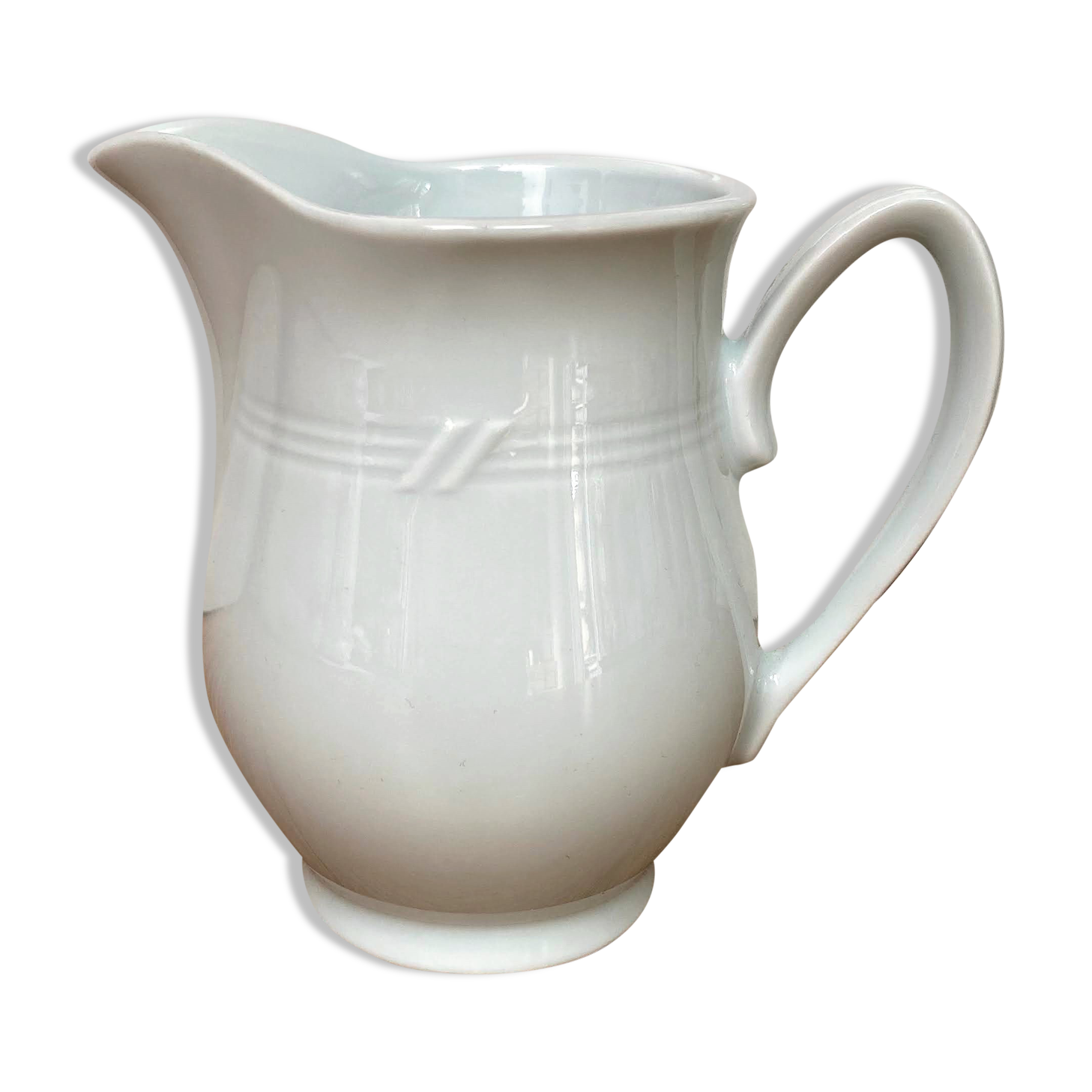 Porcelain milk pot