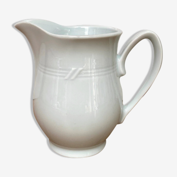 Pot à lait en porcelaine