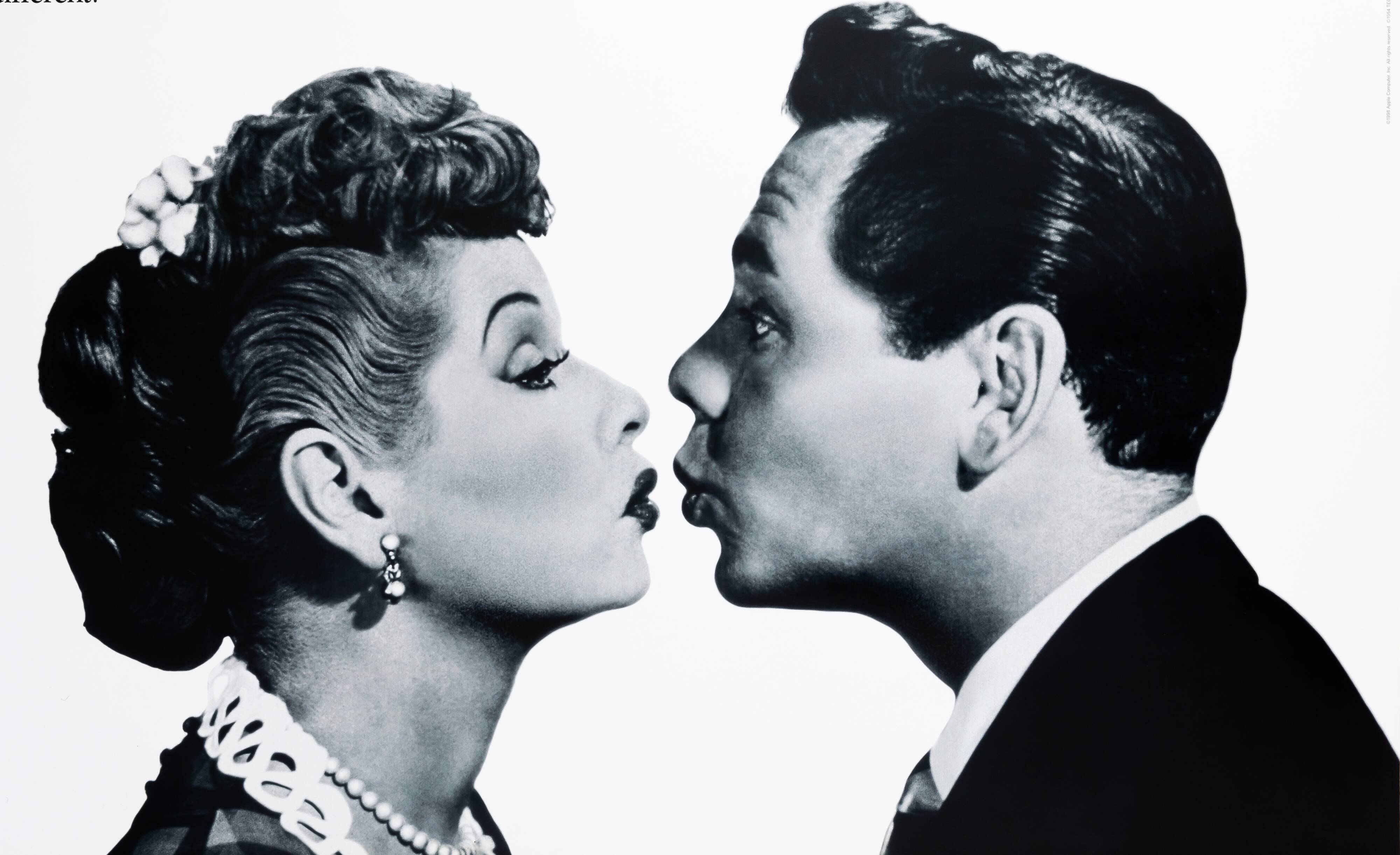 Apple think different :  lucille ball, desi arnaz, affiche originale