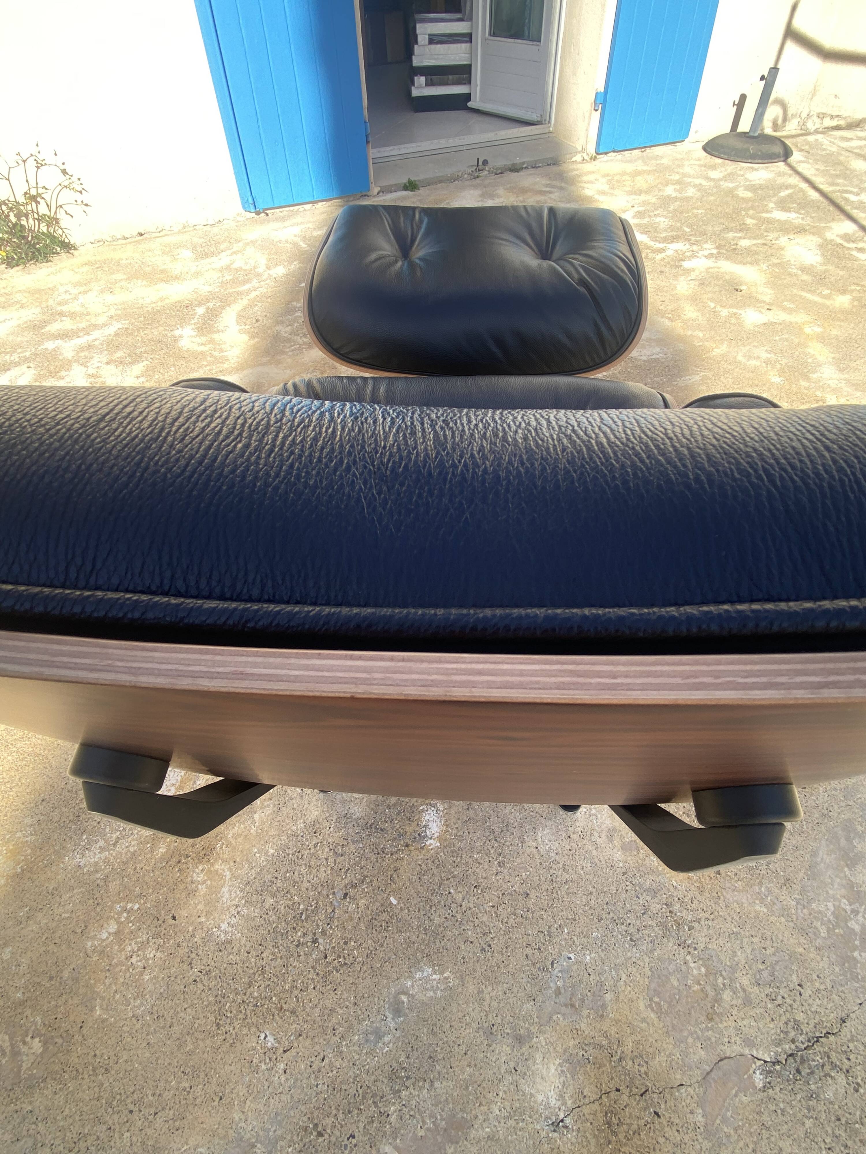 Fauteuil et Ottoman Charles Eames noir, Herman Miller, 2010
