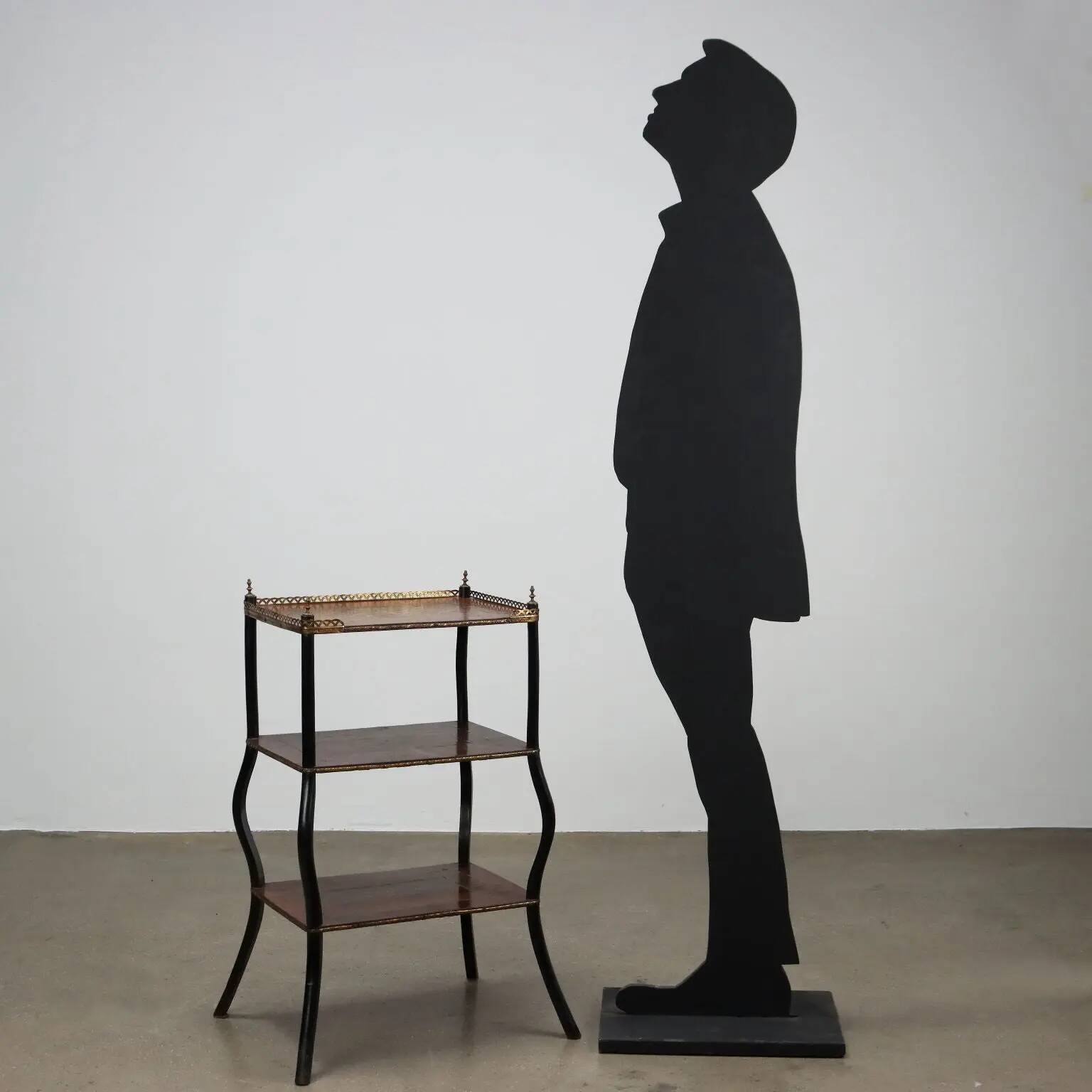 Table d’appoint ancienne en hêtre et métal, Italie, XXe siècle