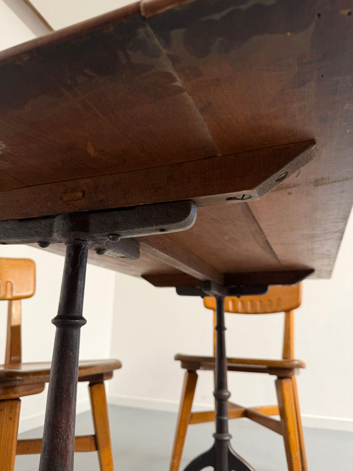 Ancienne table bistrot  Horgen Glarus en bois et fonte début XX eme