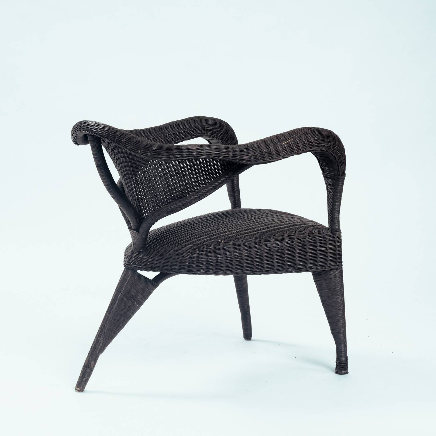 Sculptural rattan tripod armchairs in the manner of Boris Sipek