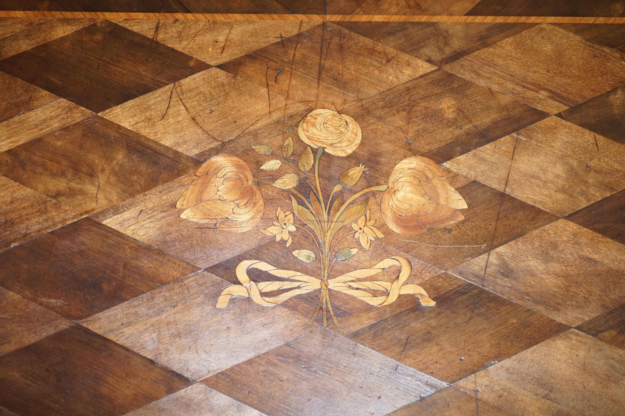 Commode parquetry marqueterie continentale circa 1780