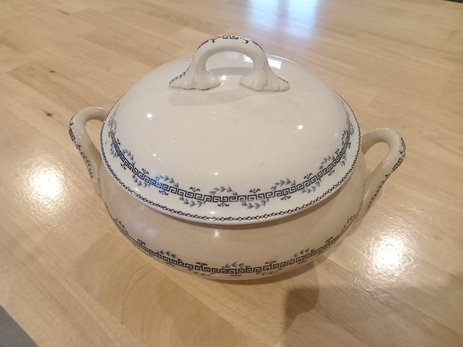 GIEN Iron Earth Soup Tureen