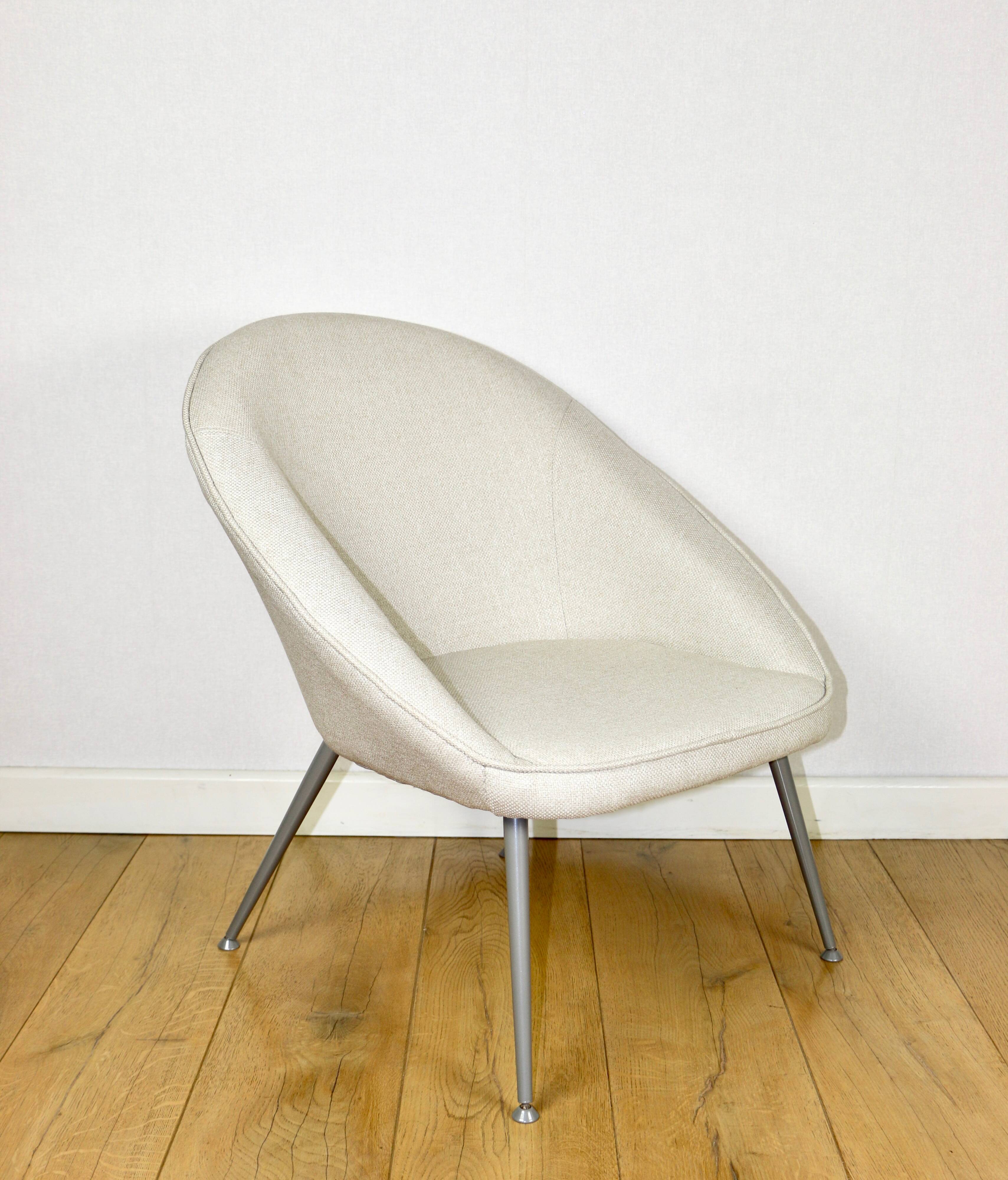 Beige ivory shell armchair from the 70s on grey metal legs - beautiful
