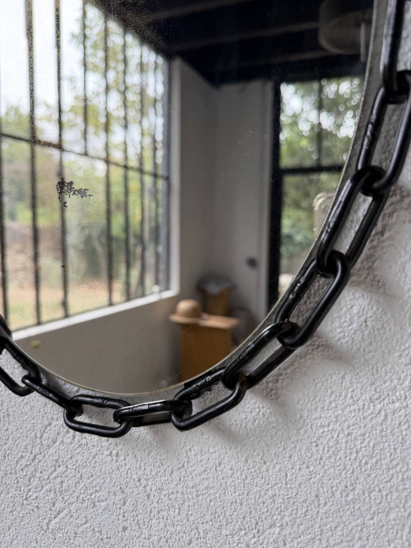 Miroir brutaliste ovale « chaine » 1950