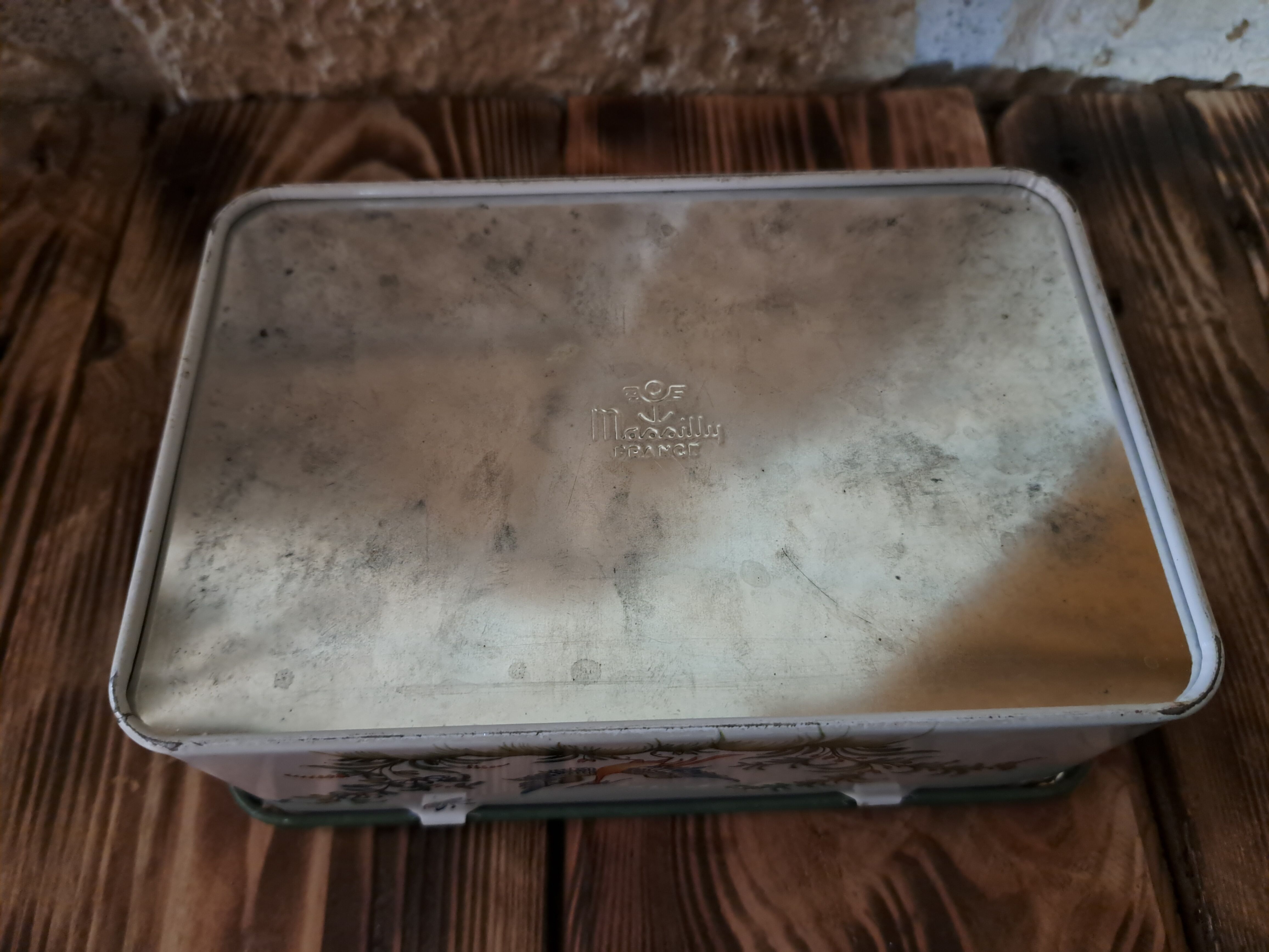 Massilly metal sugar box reproduction Moustiers