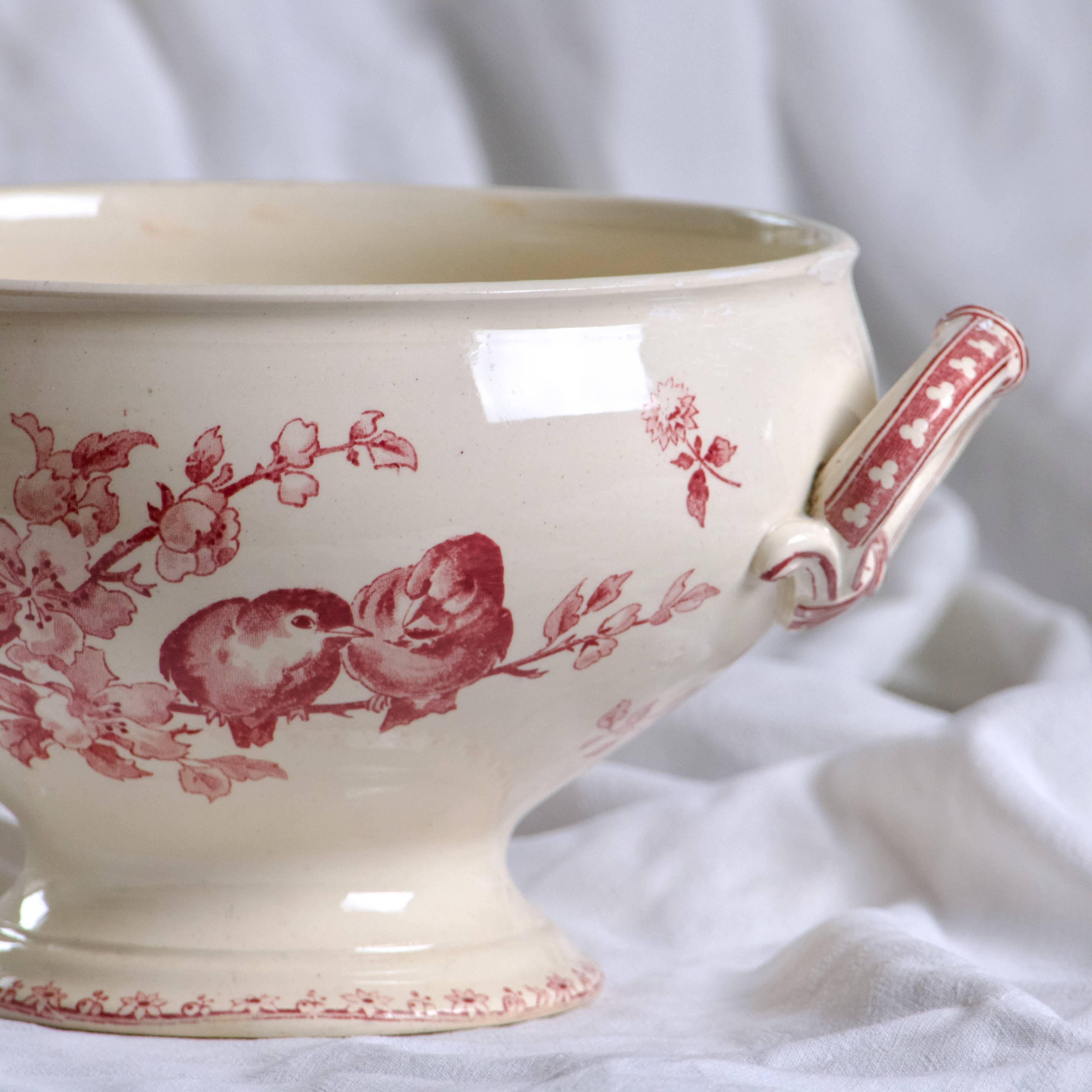 Salad bowl, soup tureen in pink ironware Sarreguemines "Favori" service, 19th century