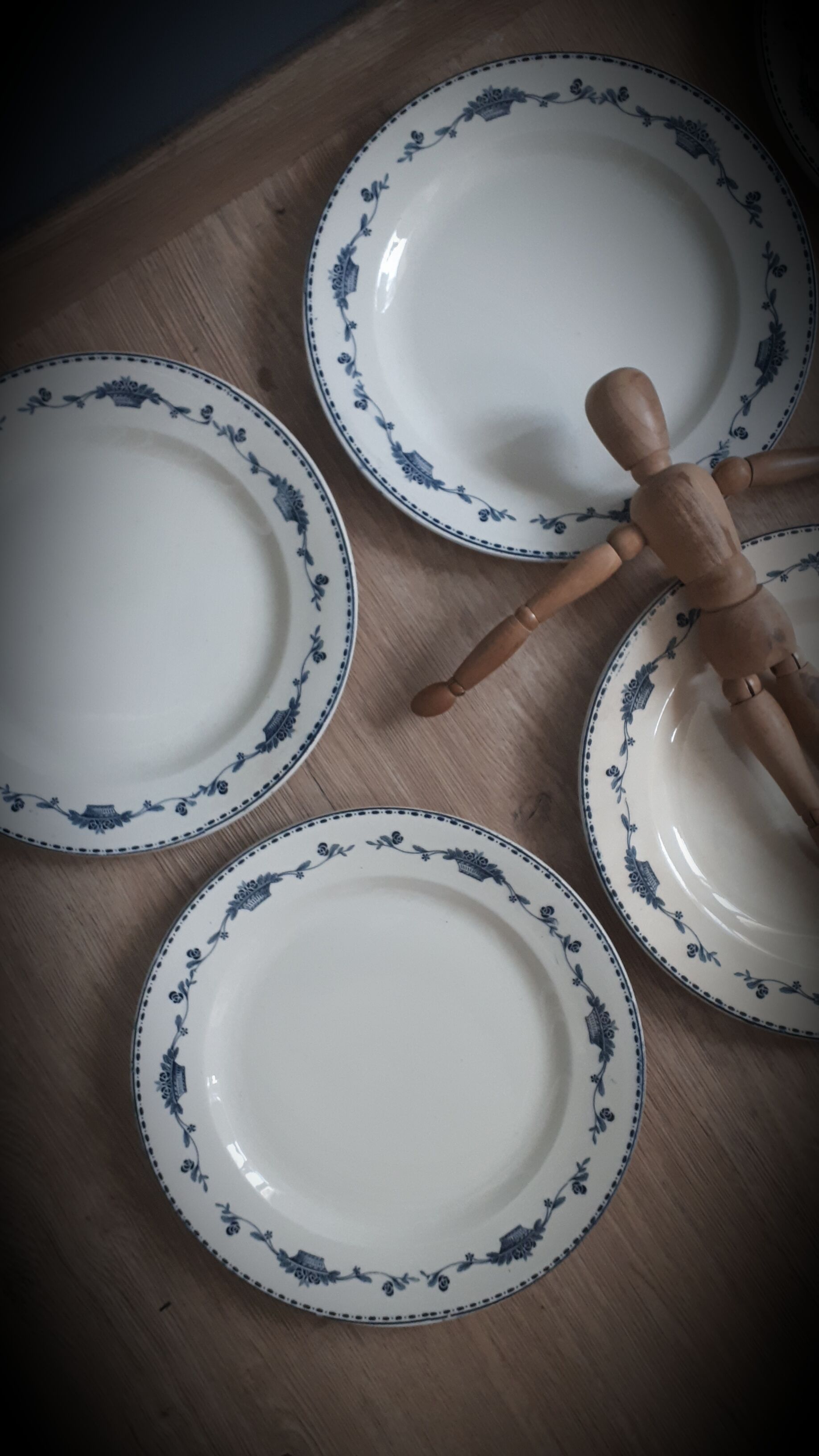 Set 6 flat plates EC Roger Salins