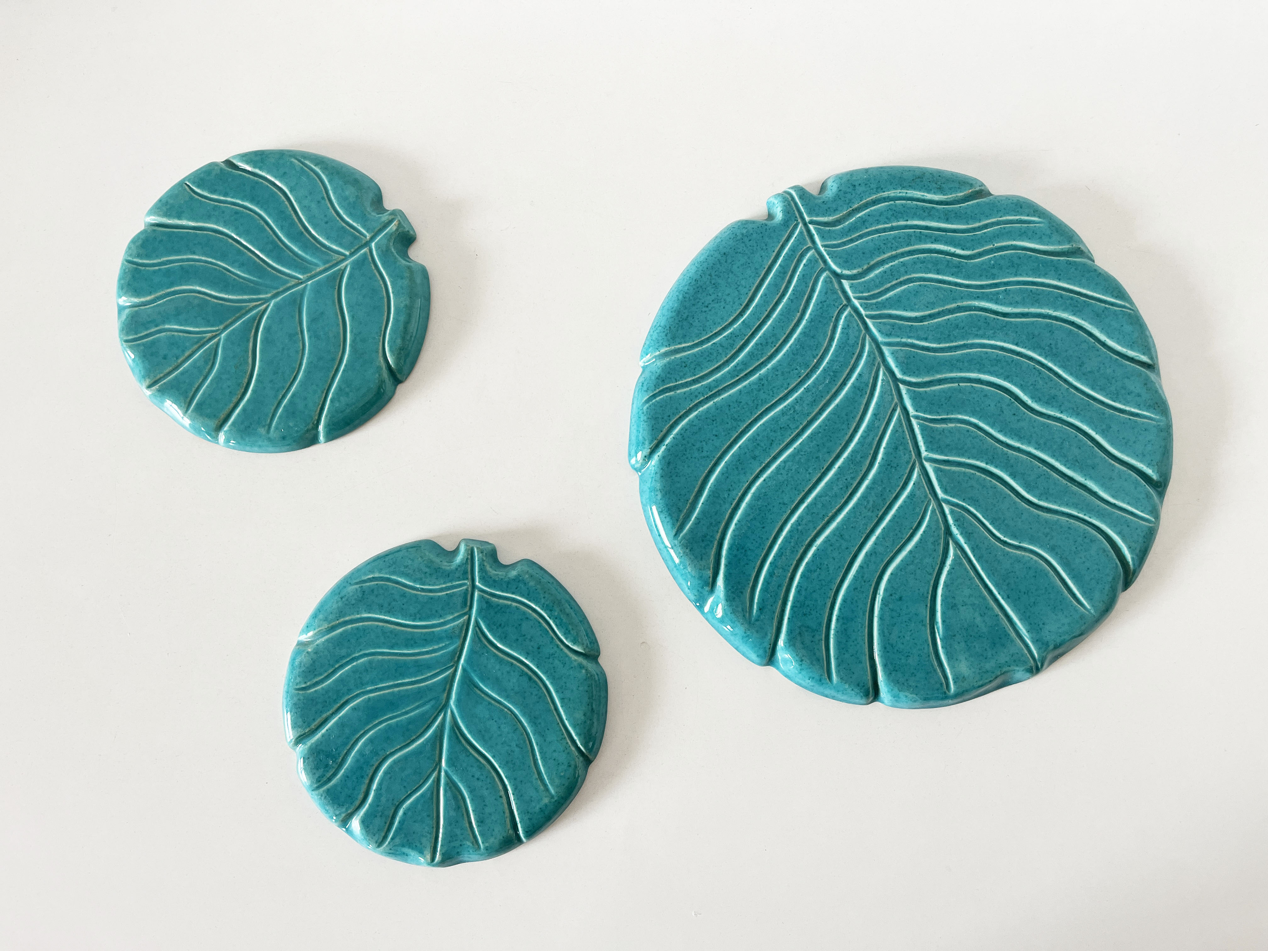 Ceramic trivet and bottle coaster from the 1950s.