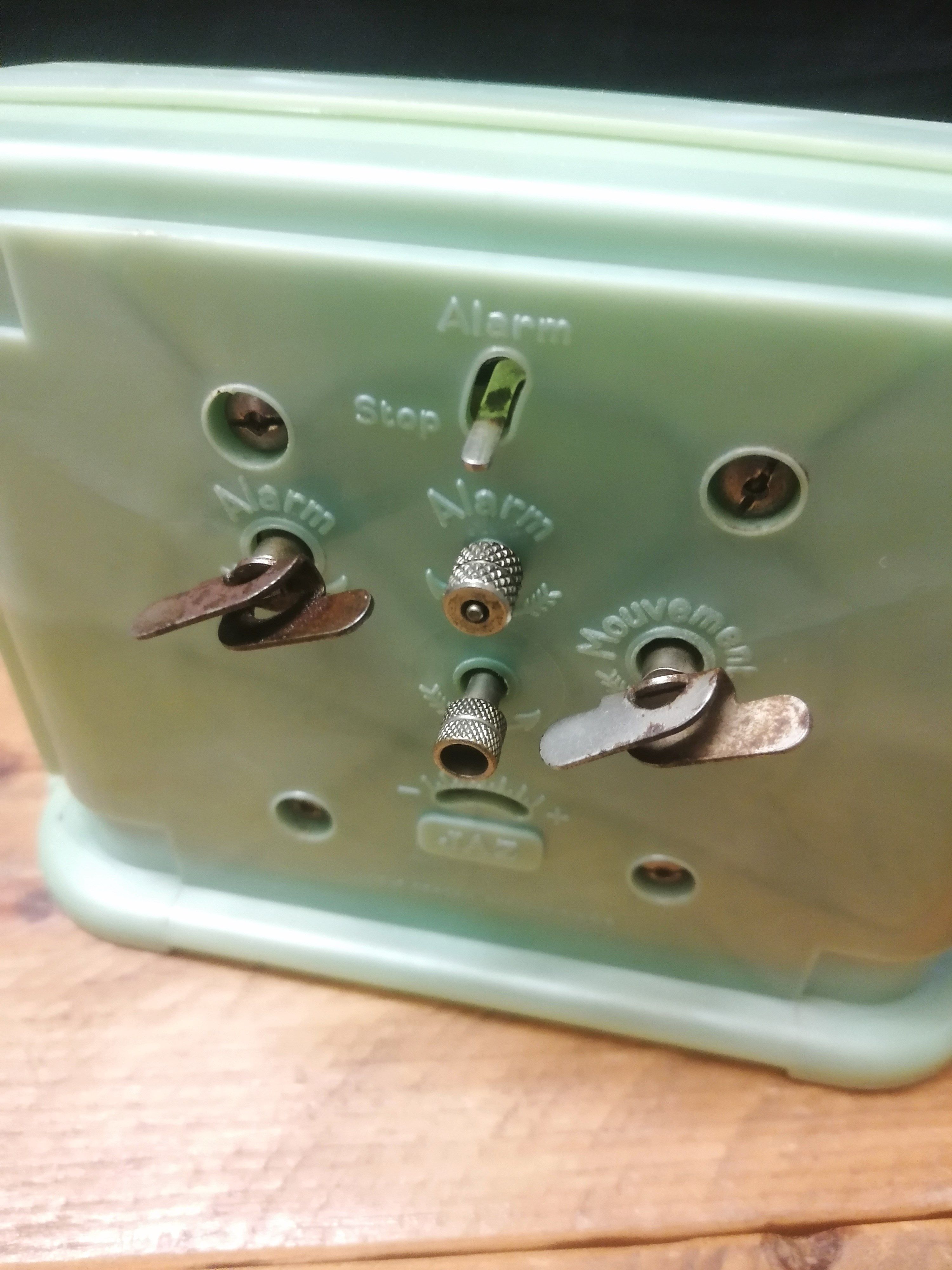 JAZ Pendulette / Mechanical Awakening - Art Deco Style - Mint Color - 1950s
