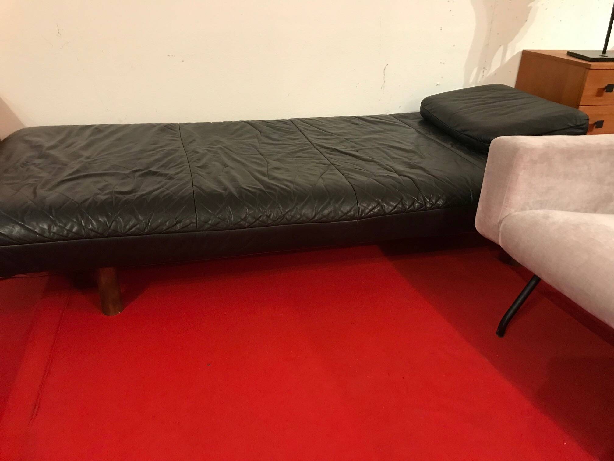 Day bed, vintage bench sofa dating from the 70s.