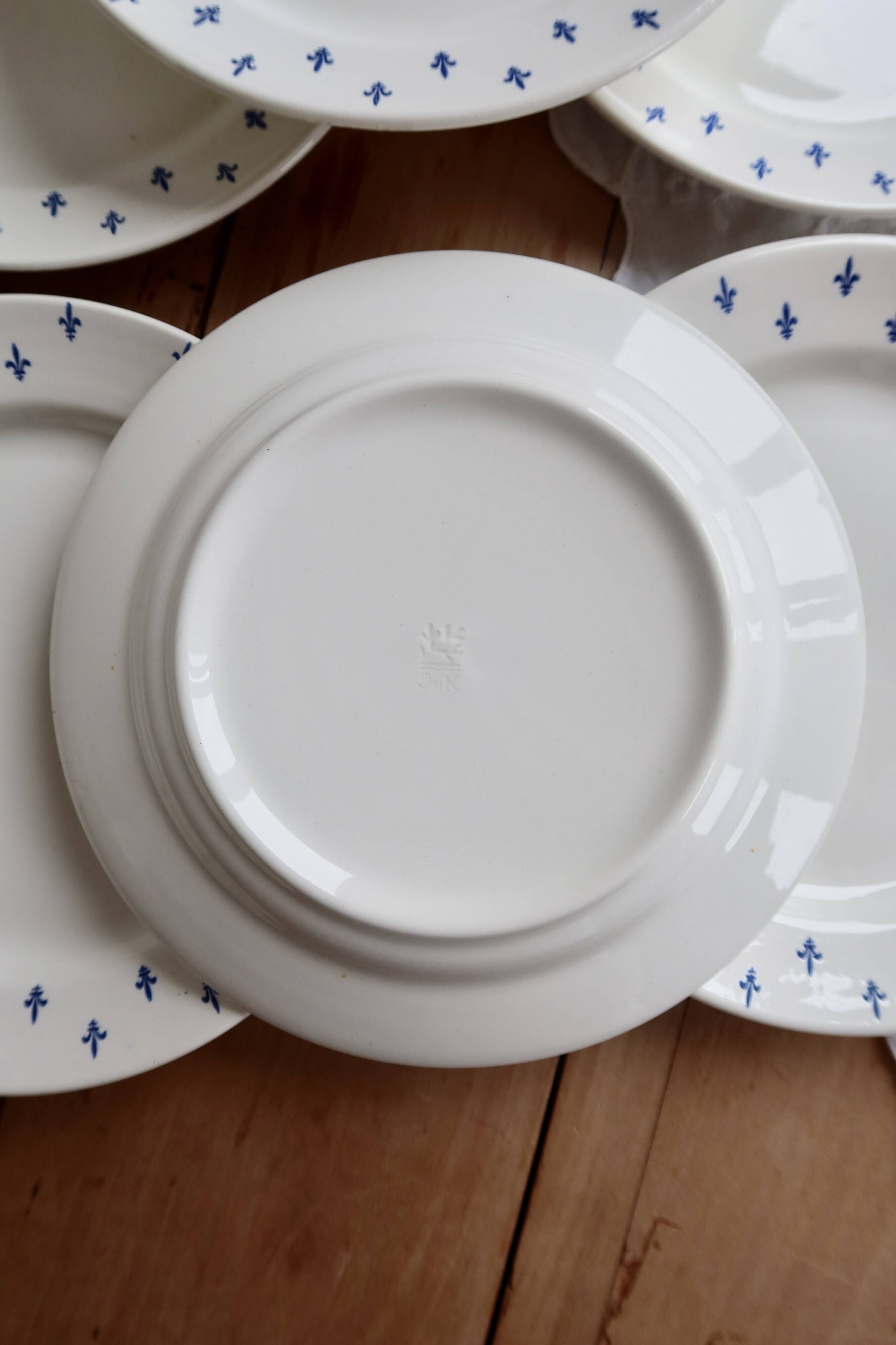 6 vintage dessert plates in white earthenware – blue fleur-de-lis decoration