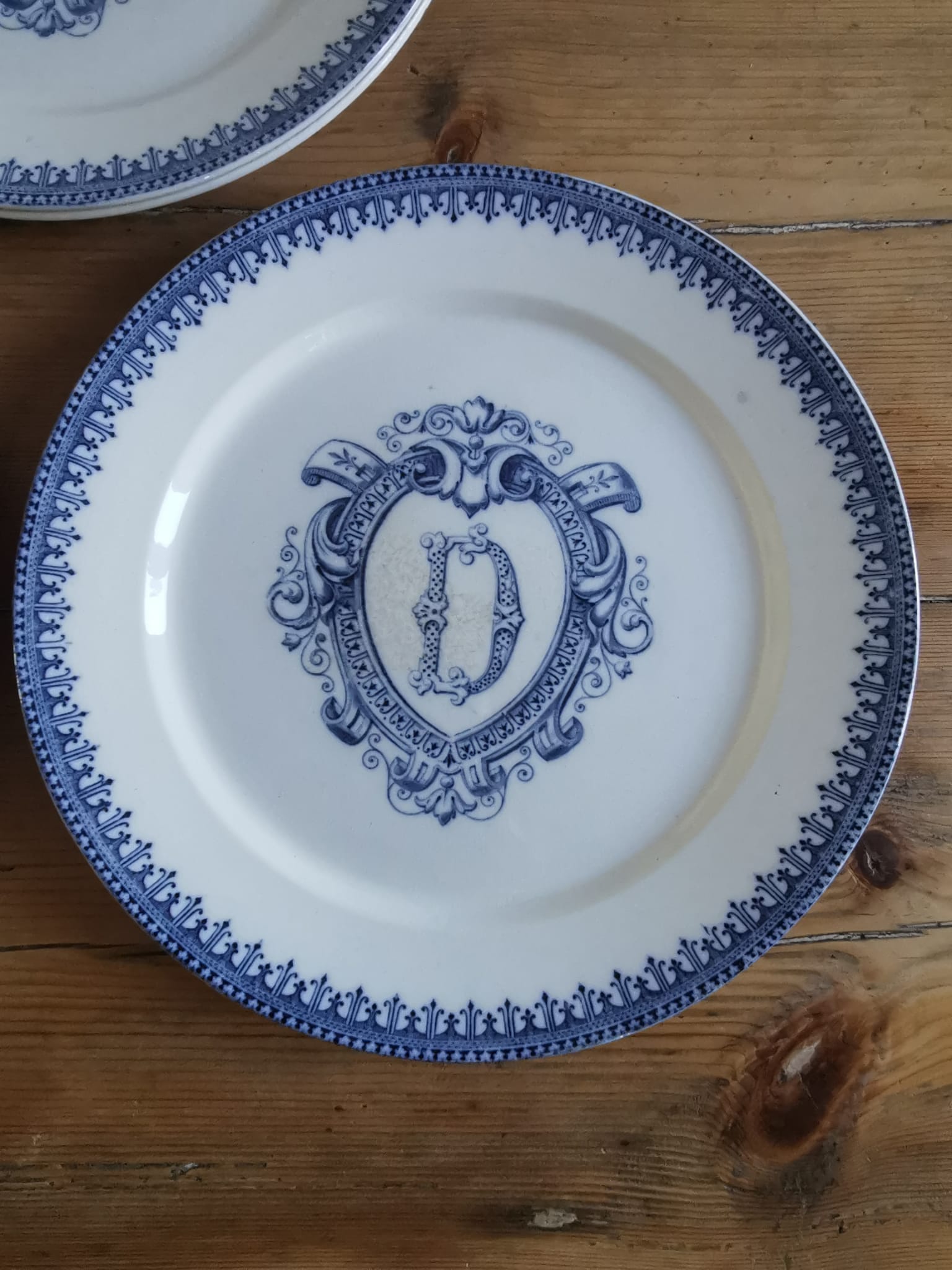 Serving 10 plates in iron earth