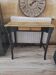 Console relookée bois & noir – style campagne chic – avec plateau verr