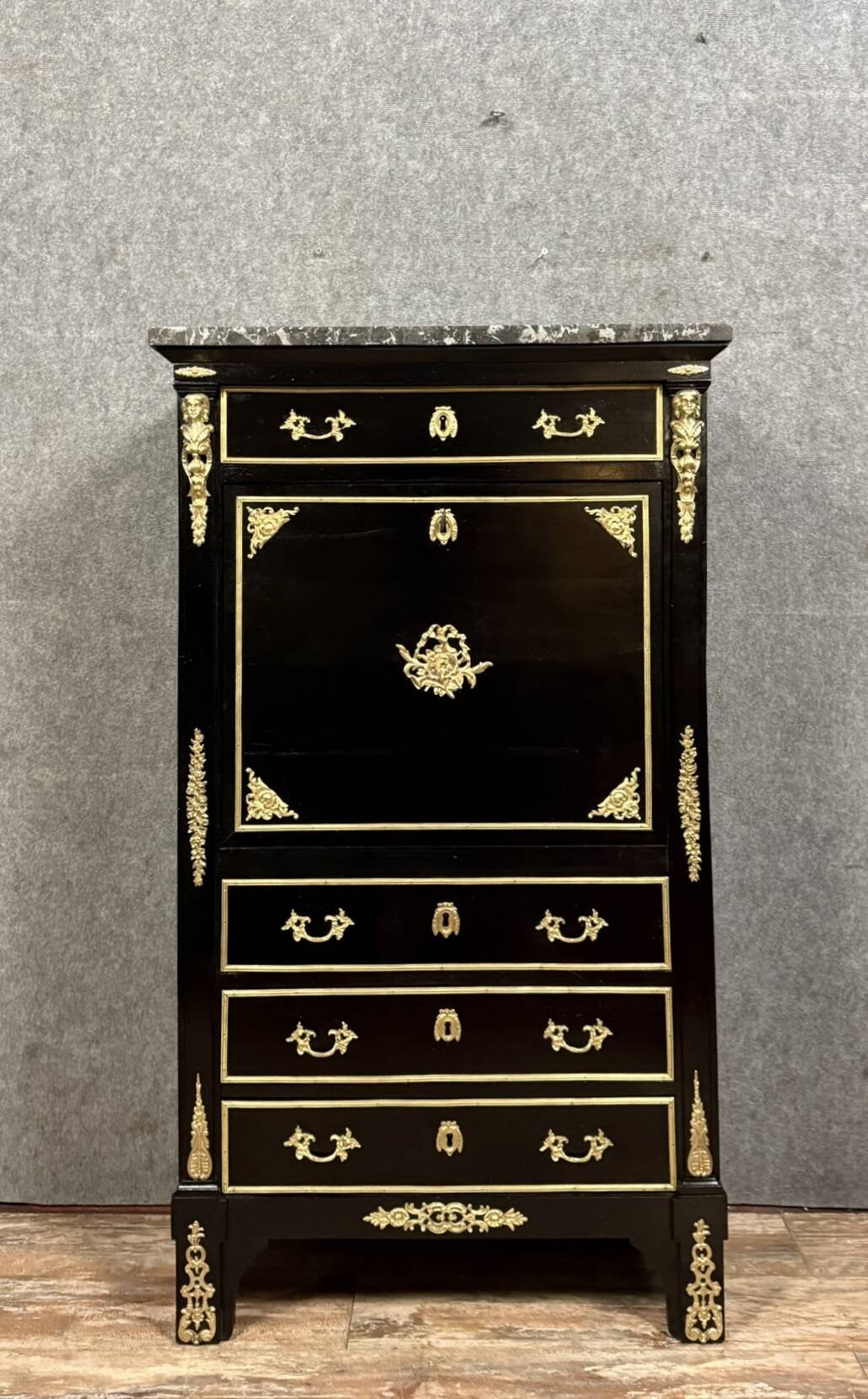 Secretary in black lacquered wood and gilded bronze