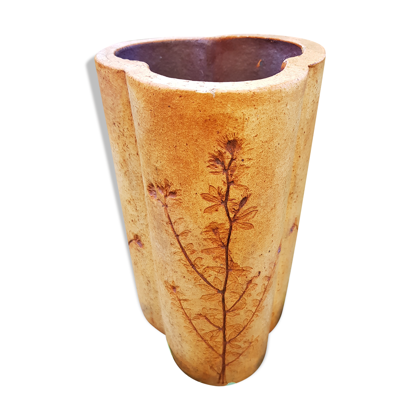 Trilobed vase herbarium motif, sandstone, signed Raymonde Leduc (Vallauris, 60s)