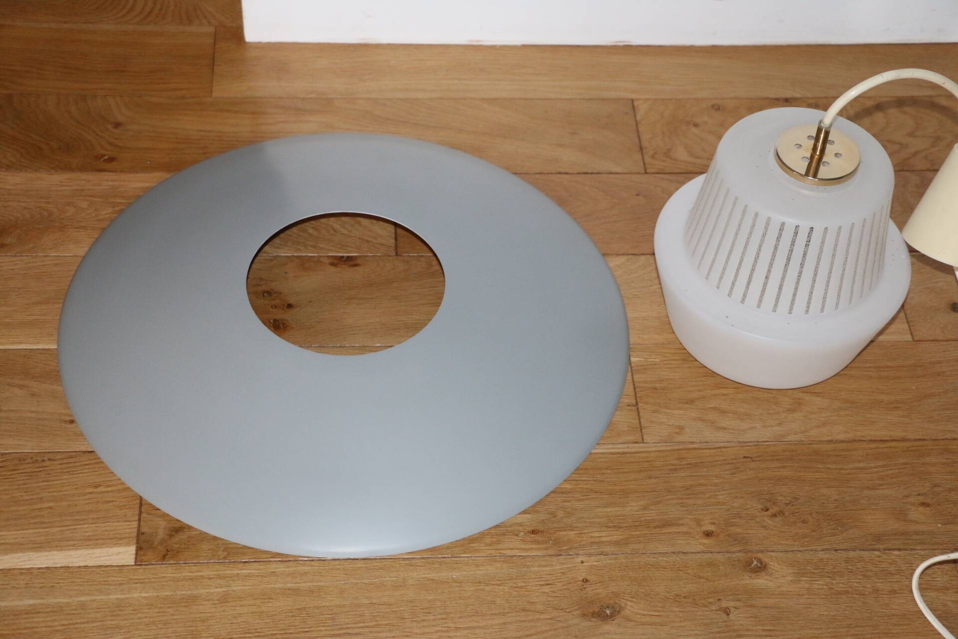 Opaline suspension lacquered steel and brass