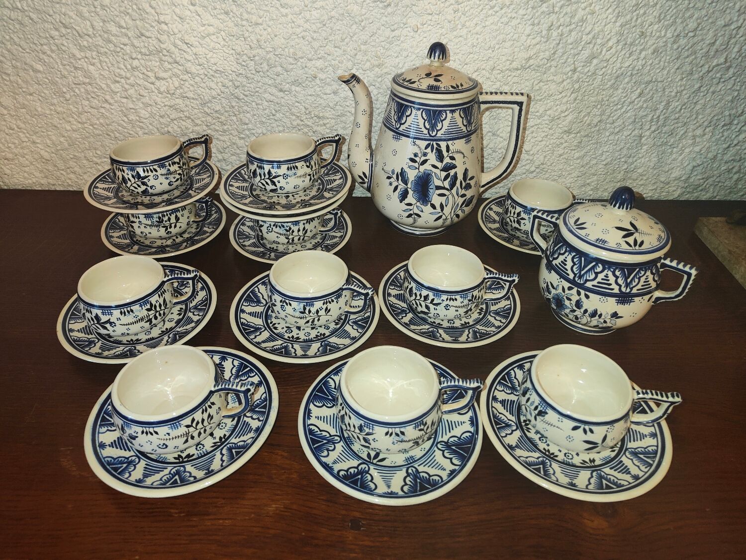 Henriot Quimper earthenware coffee set with floral decoration and elegant blue
