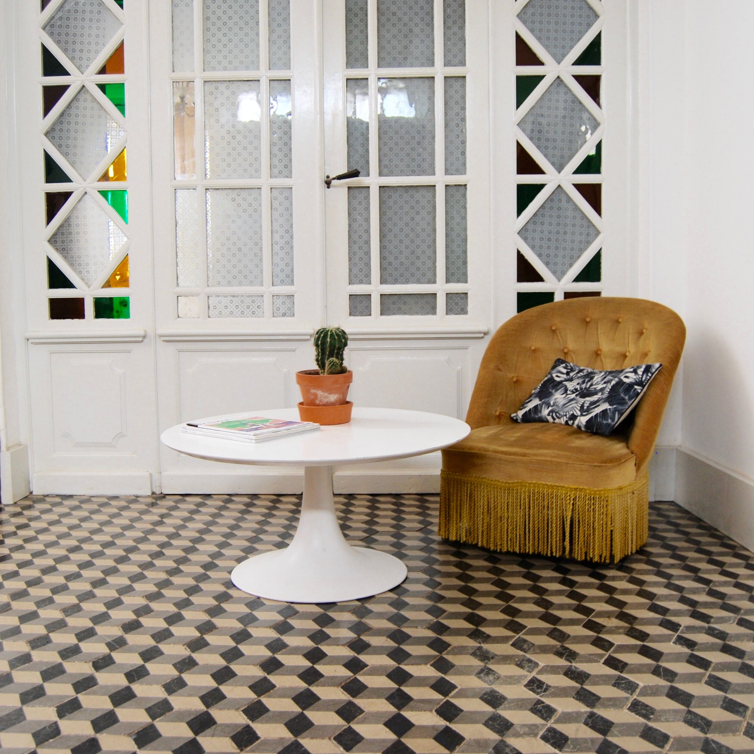 Table low foot Tulip