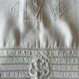 Drap en lin brodé