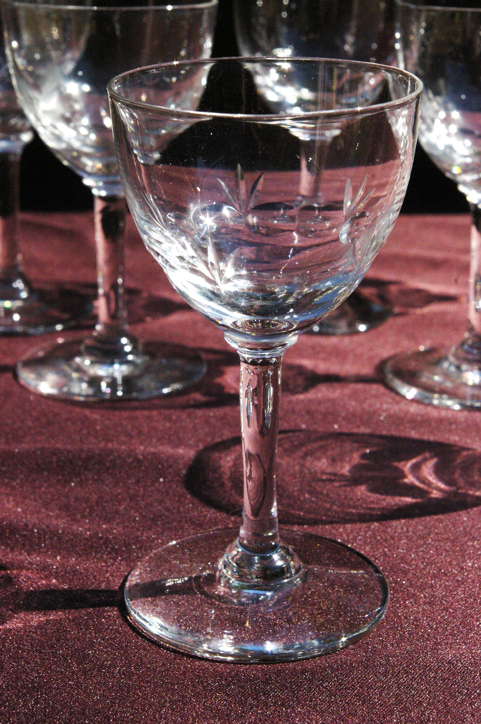 8 old glasses in porto aperitif in cut glass