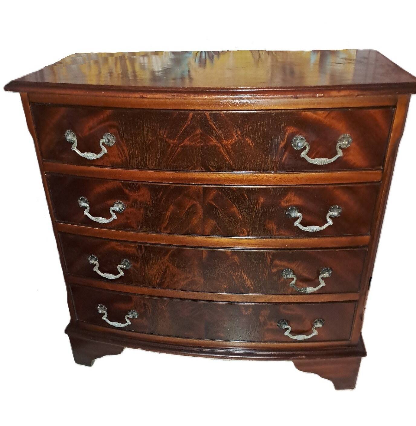 Varnished chest of drawers with rounded front with 4 drawers in classic baroque style 1880/1900