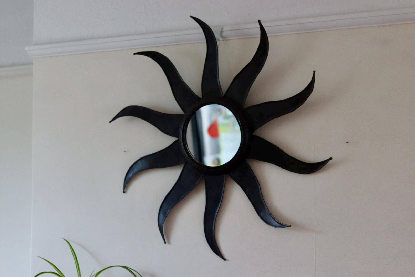 Miroir mural vintage en métal à motif soleil éclatant