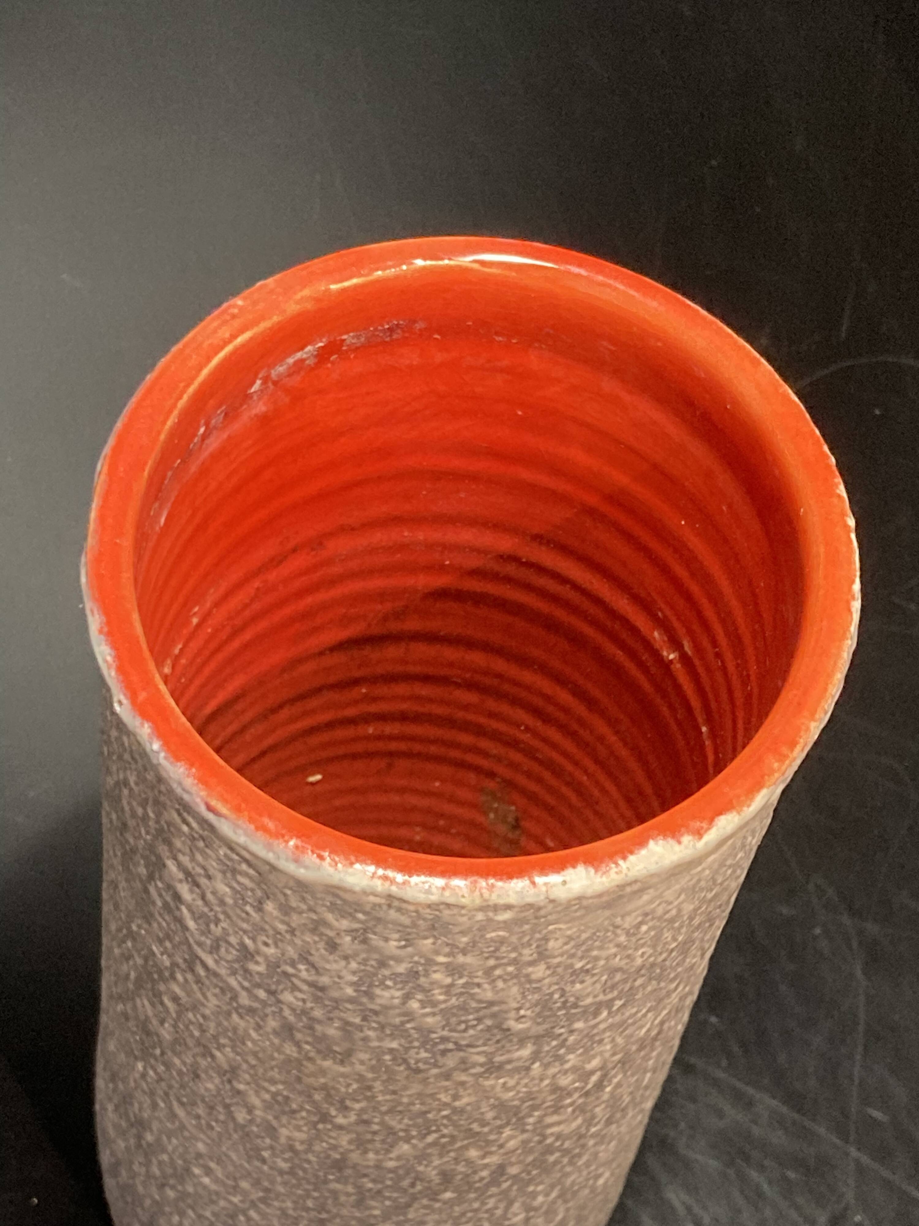 Two-tone ceramic vase