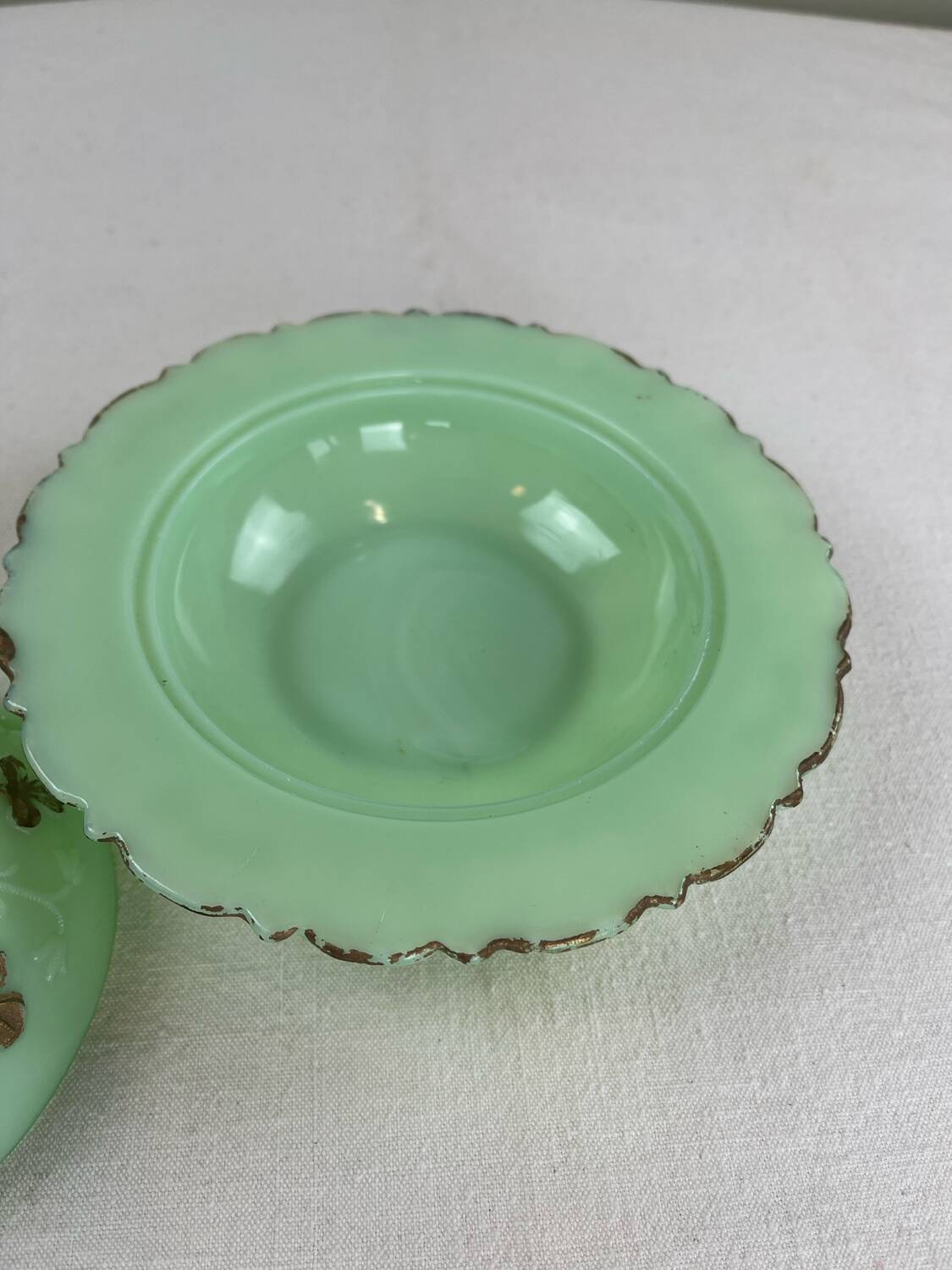 Jade green opaline bonbonnière