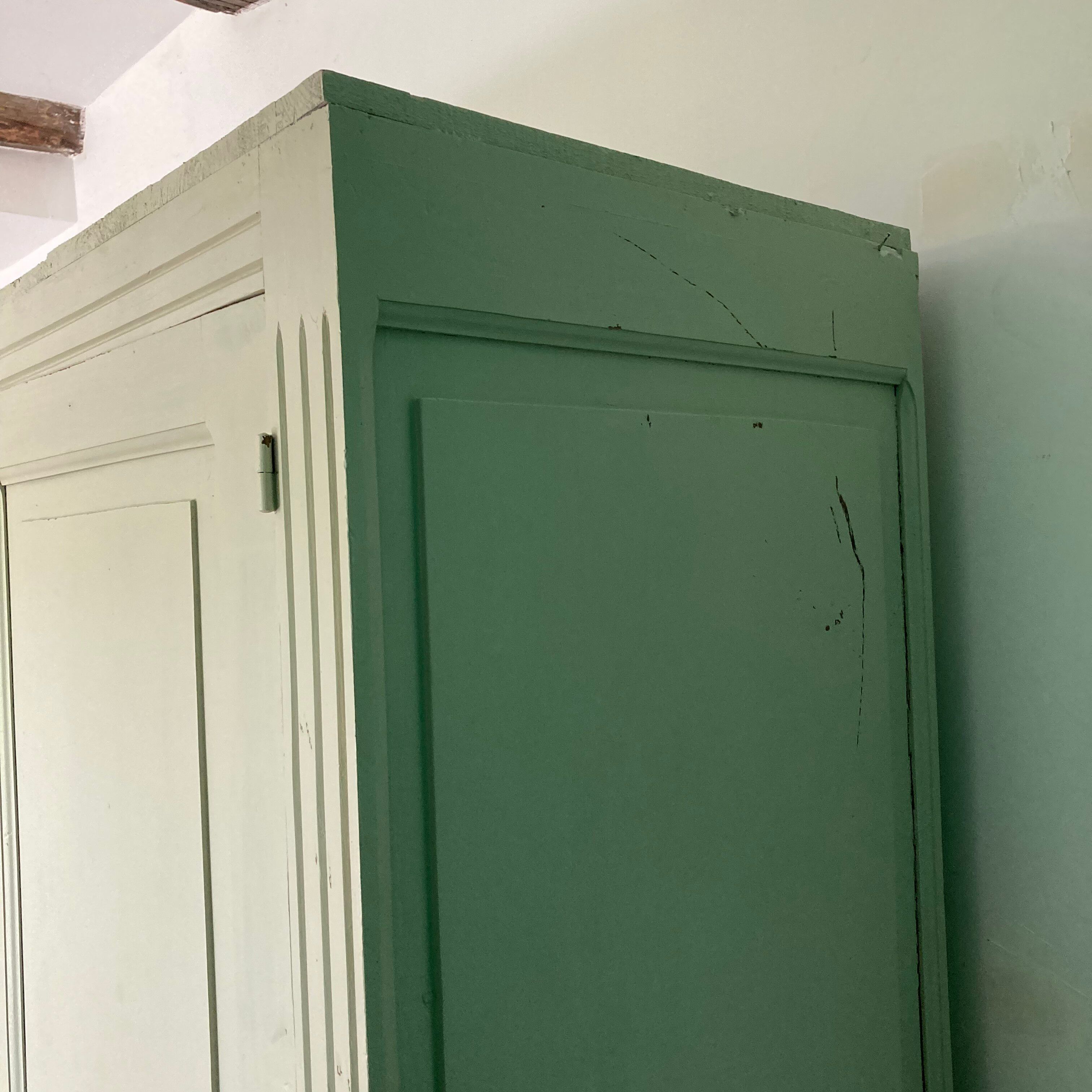 Armoire parisienne verte