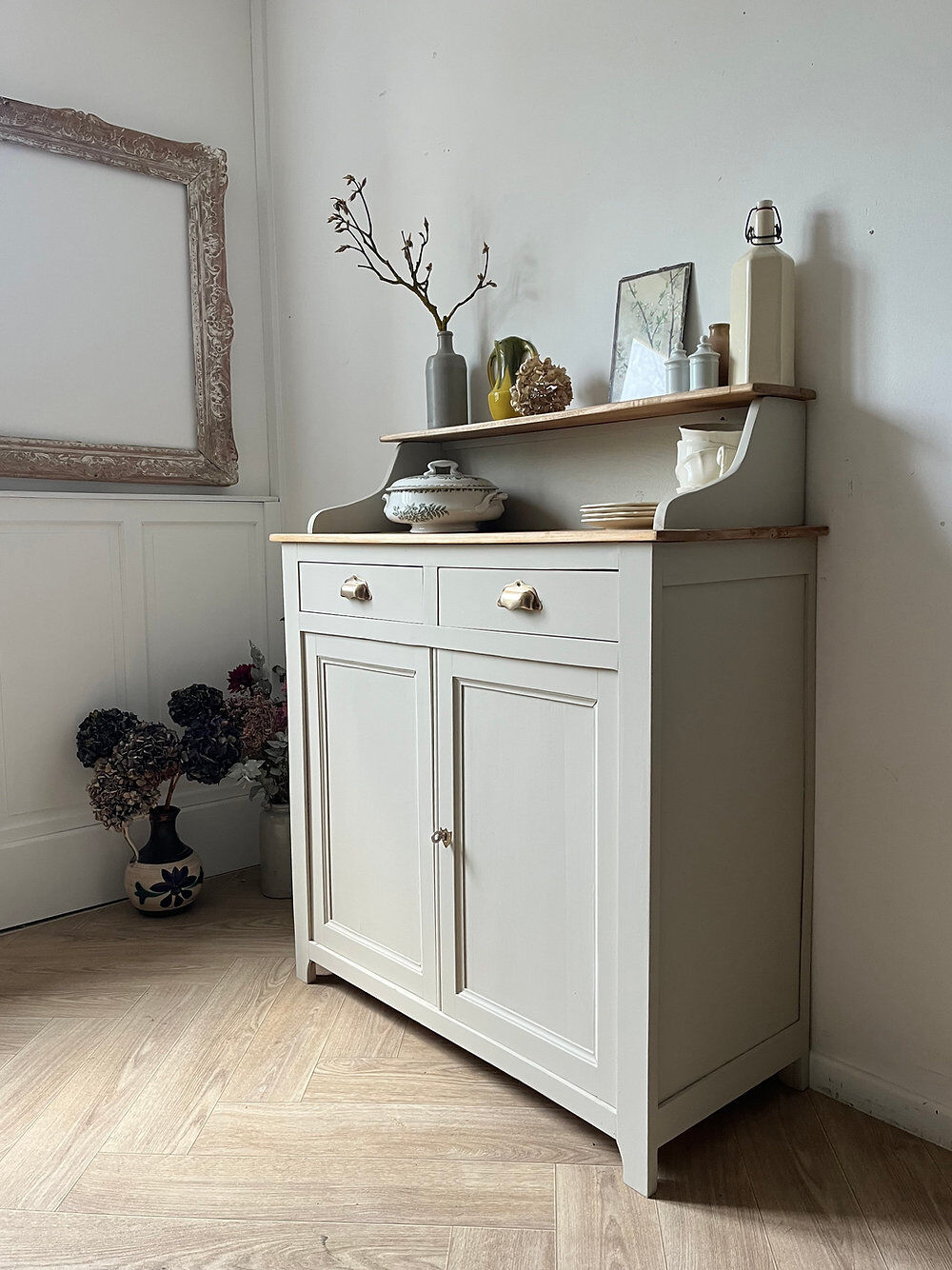 Tiered Parisian buffet