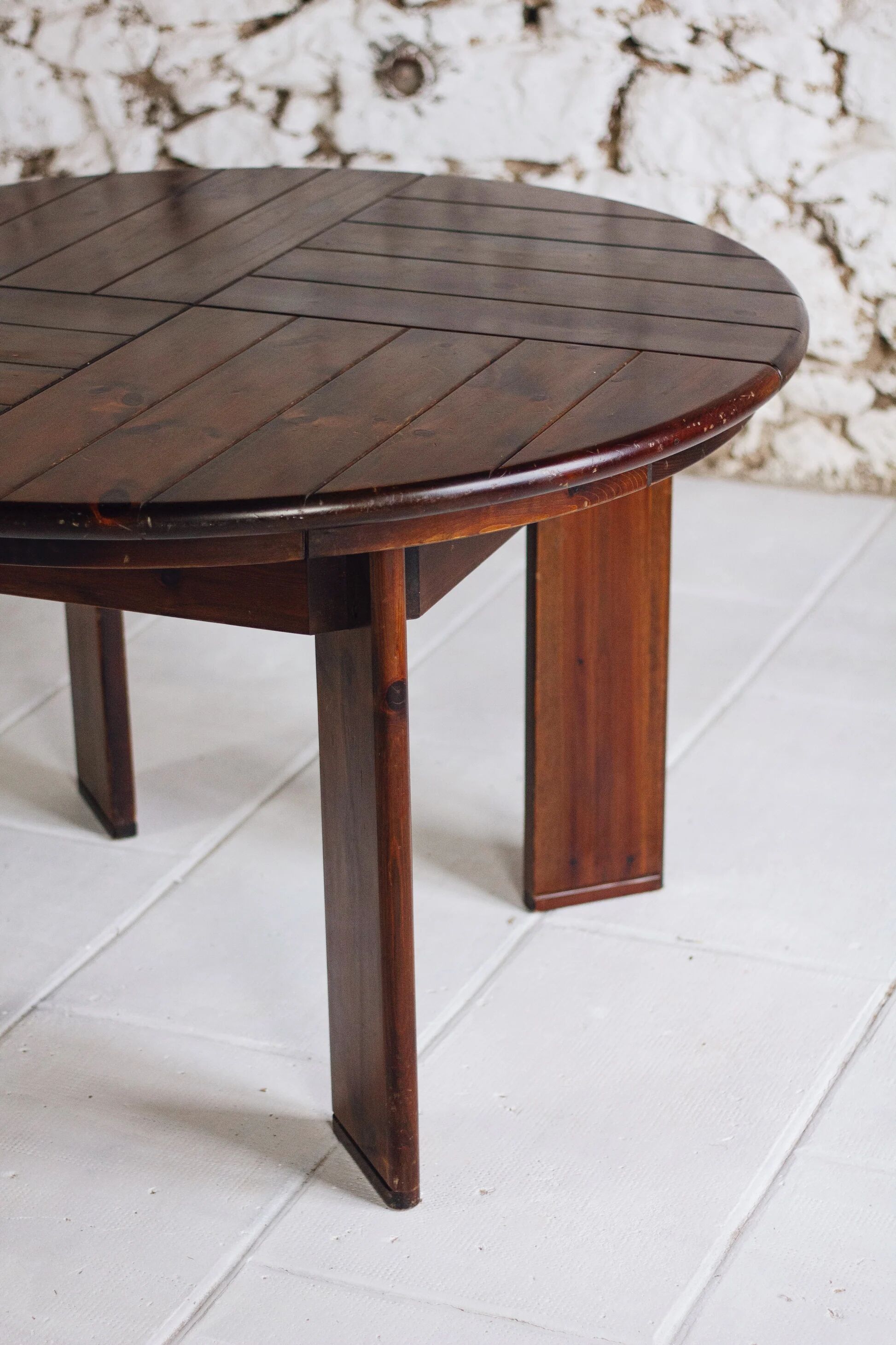 Extendable table and 5 chairs by Silvio Coppola, 1970.