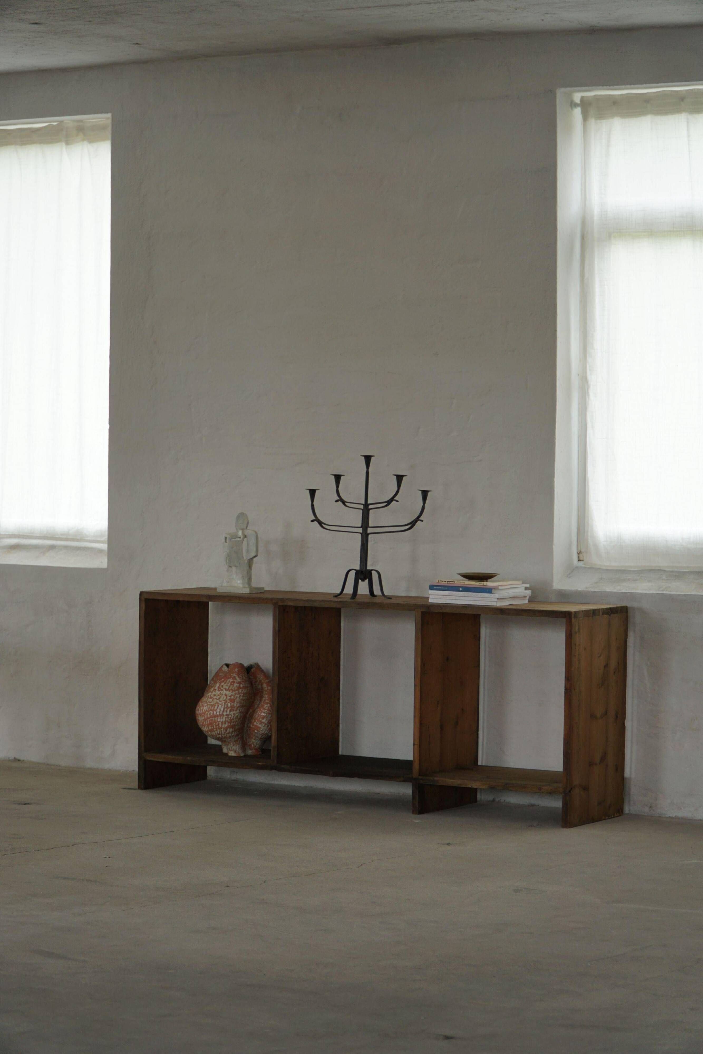 Primitive French shelf from the early 20th century in patinated oak, Wabi Sabi, 1920s.