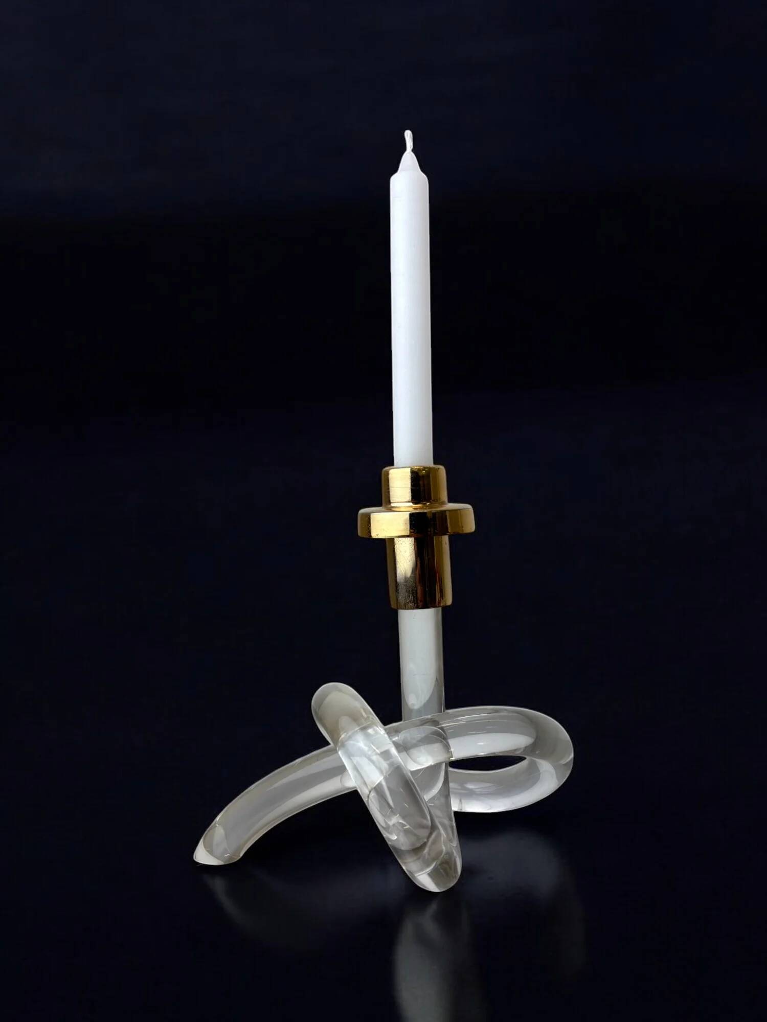 Pretzel candlestick by Dorothy Thorpe in lucite, circa 1970s