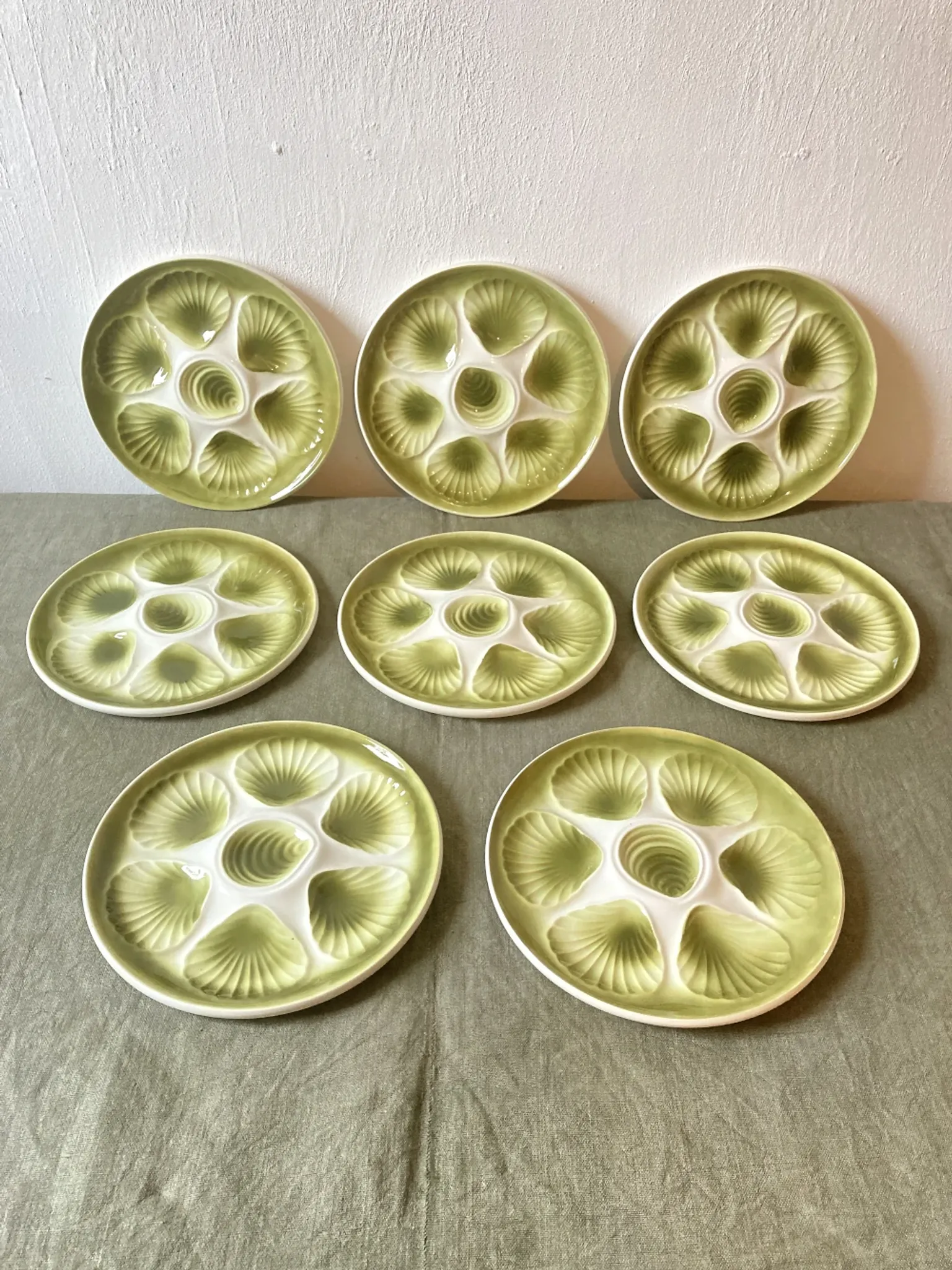 Oyster service Moulin des Loups – 8 plates and 2 dishes, 1970s