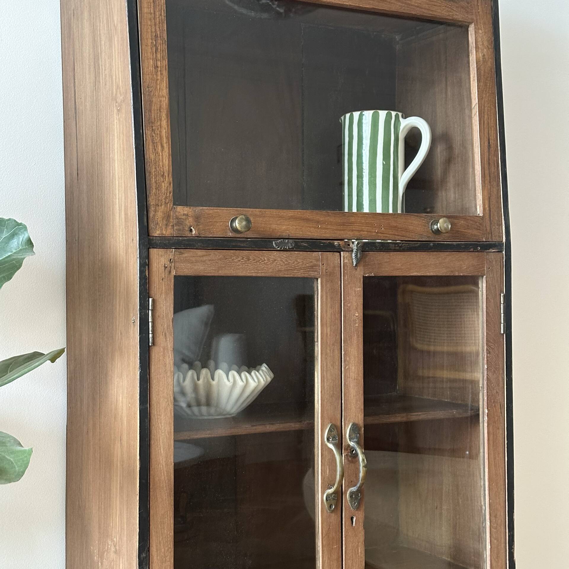 Petite vitrine ancienne