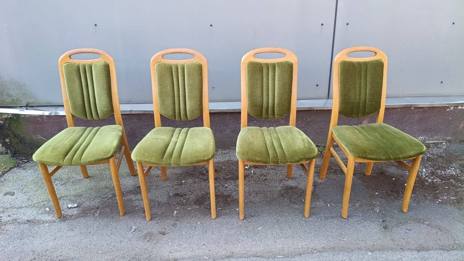 Set of 4 vintage Scandinavian chairs in light wood and green velvet.